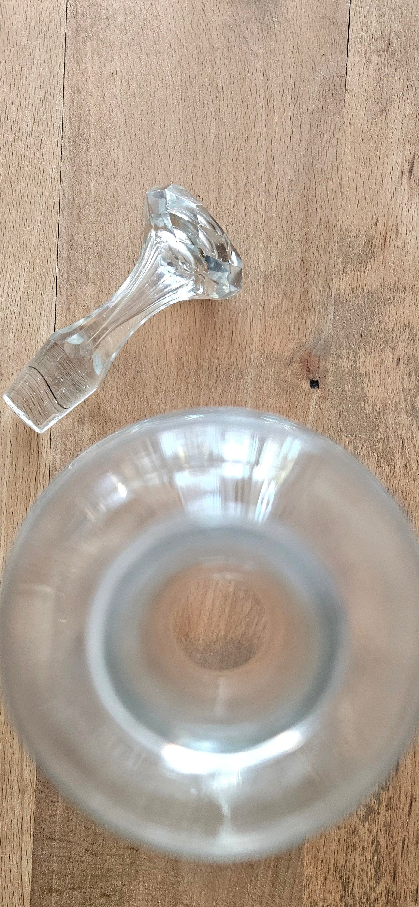 Carafe vintage en verre gravé avec bouchon - 31 cm
