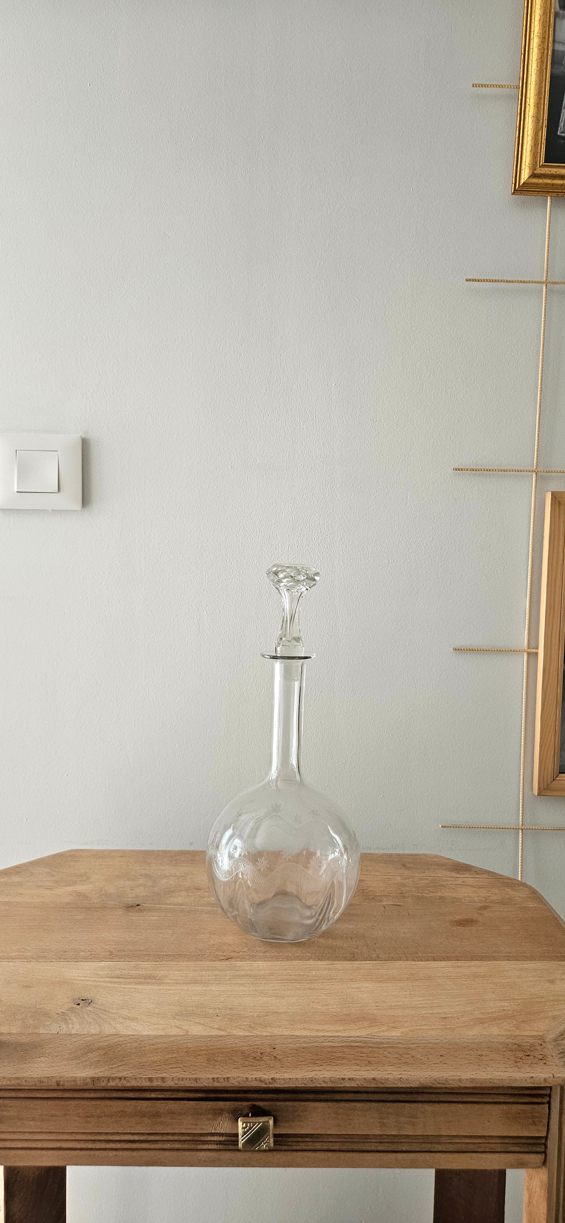 Carafe vintage en verre gravé avec bouchon - 31 cm