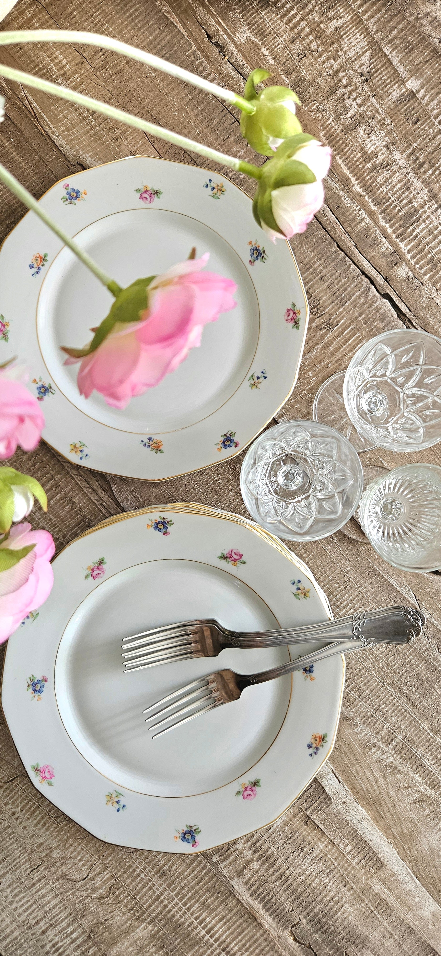 Assiette ancienne à fleurs pastel – porcelaine française vintage