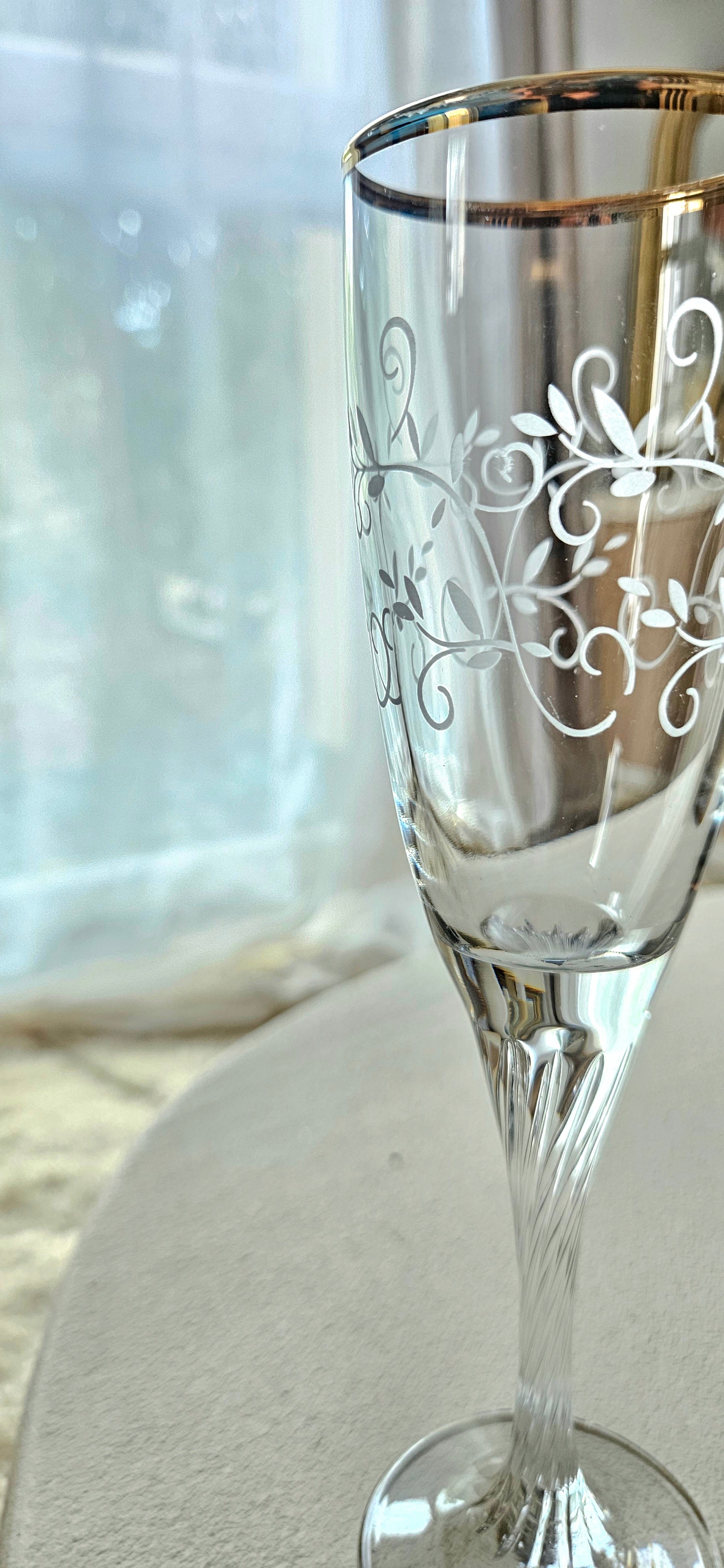 Lot de 6 flûtes à champagne vintage 21 cm – Verre décor floral blanc et liseré doré