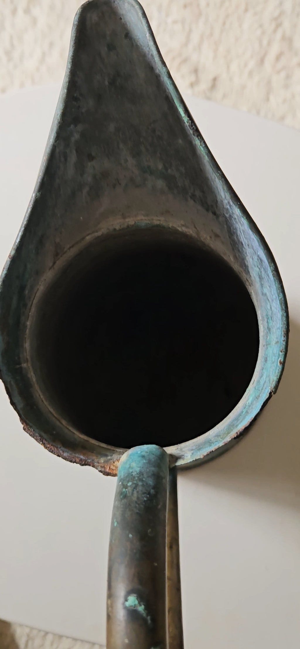 GRAND BROC ANCIEN EN CUIVRE PATINÉ