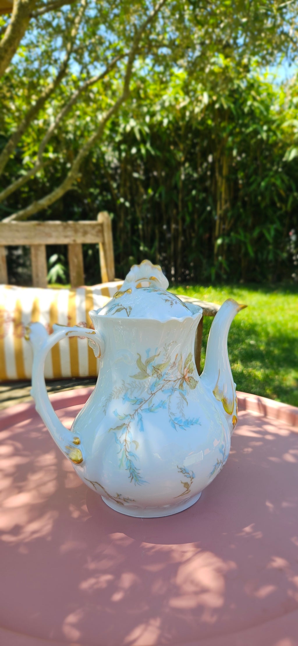 Cafetière et sucrier anciens JPL Limoges en porcelaine Art Nouveau, décor floral bleu et doré