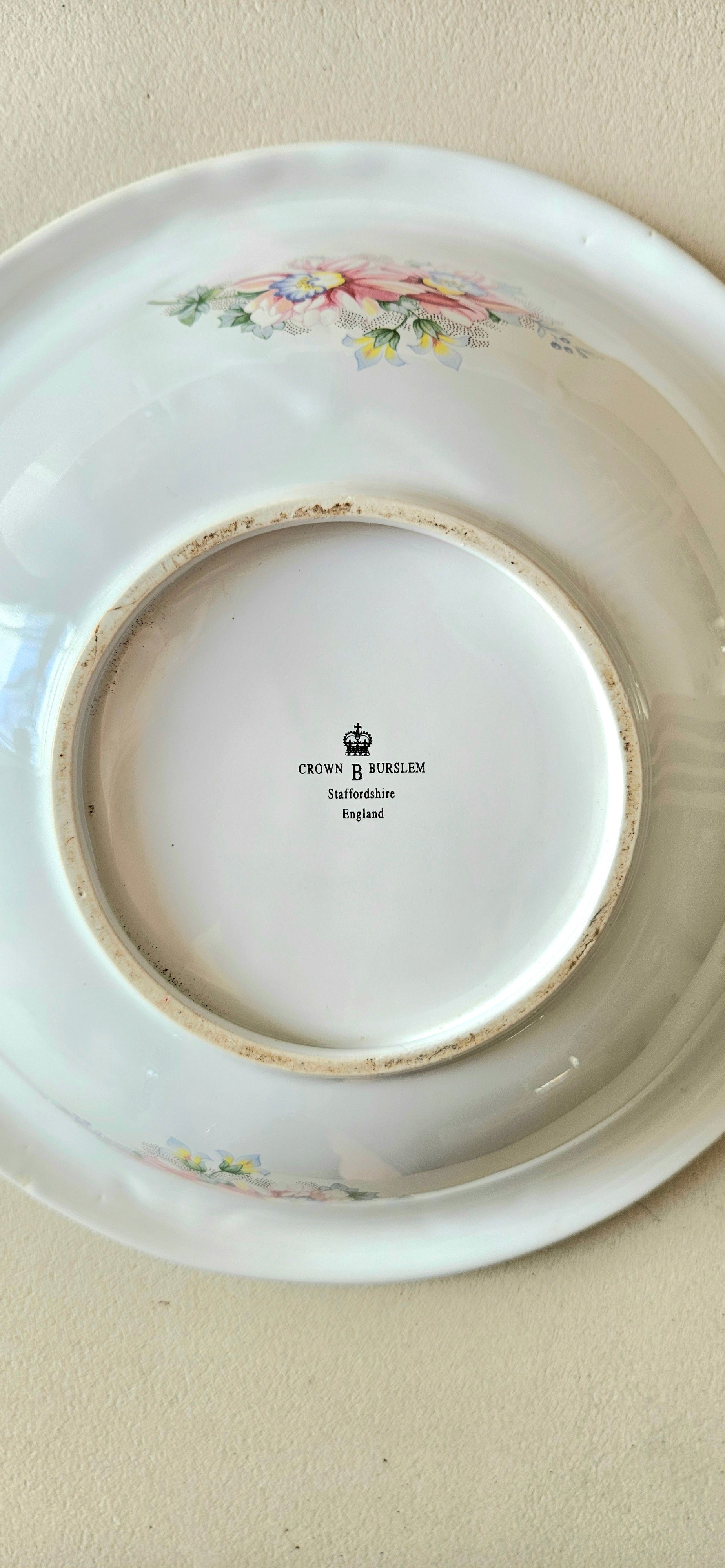 Grand plat creux ancien Crown Burslem – Faïence fine anglaise fleurie