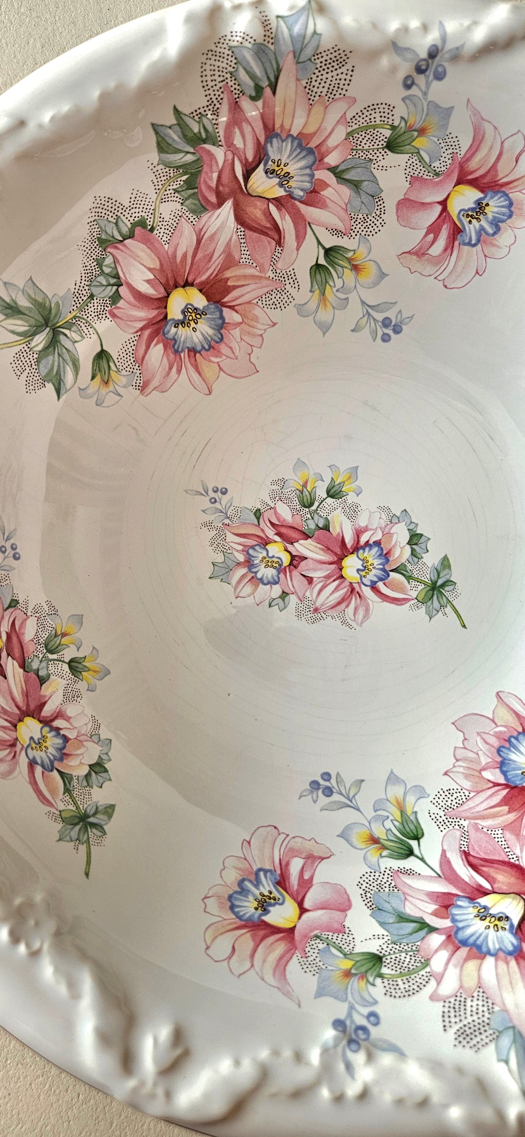Grand plat creux ancien Crown Burslem – Faïence fine anglaise fleurie