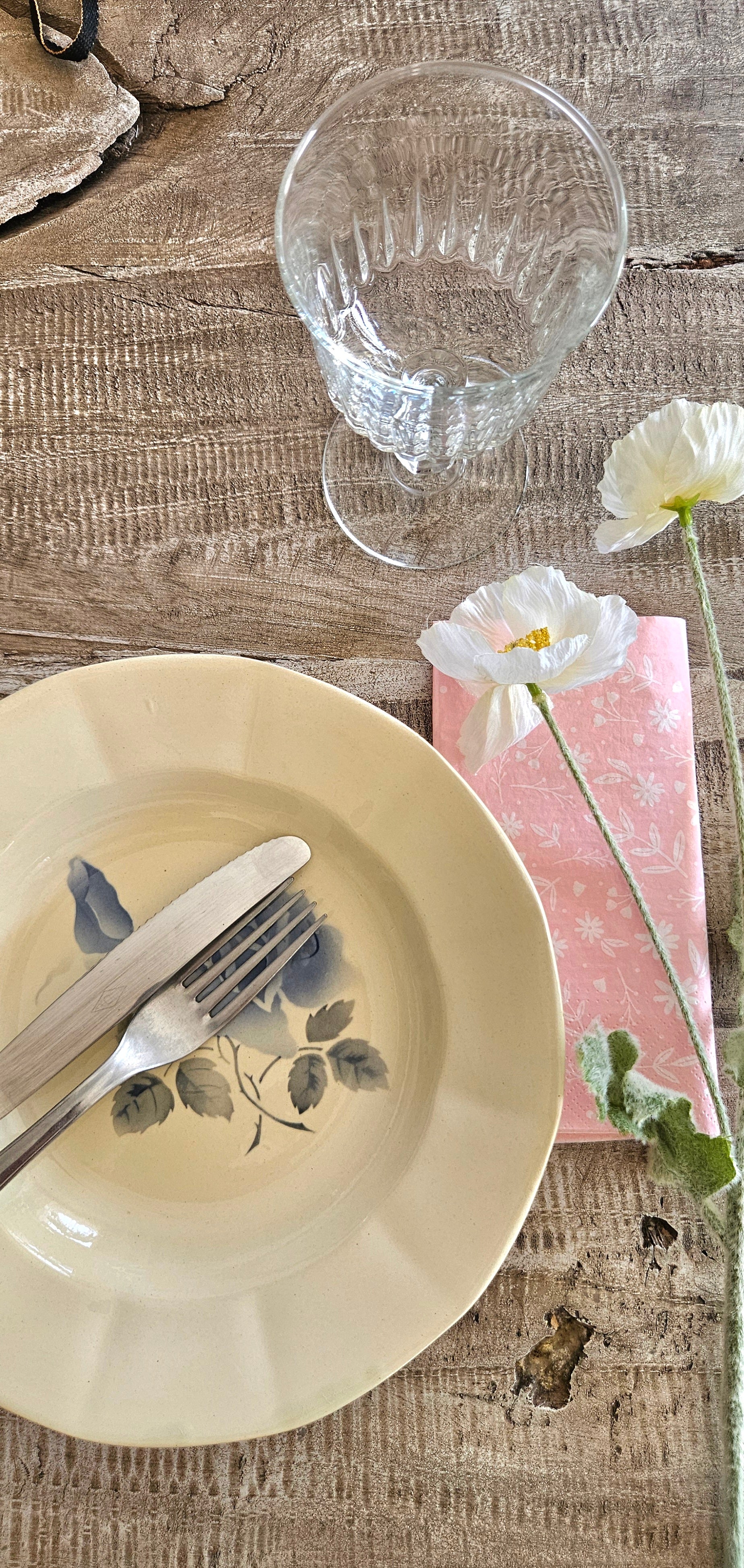 Assiette creuse ancienne Digoin Sarreguemines aux roses bleues