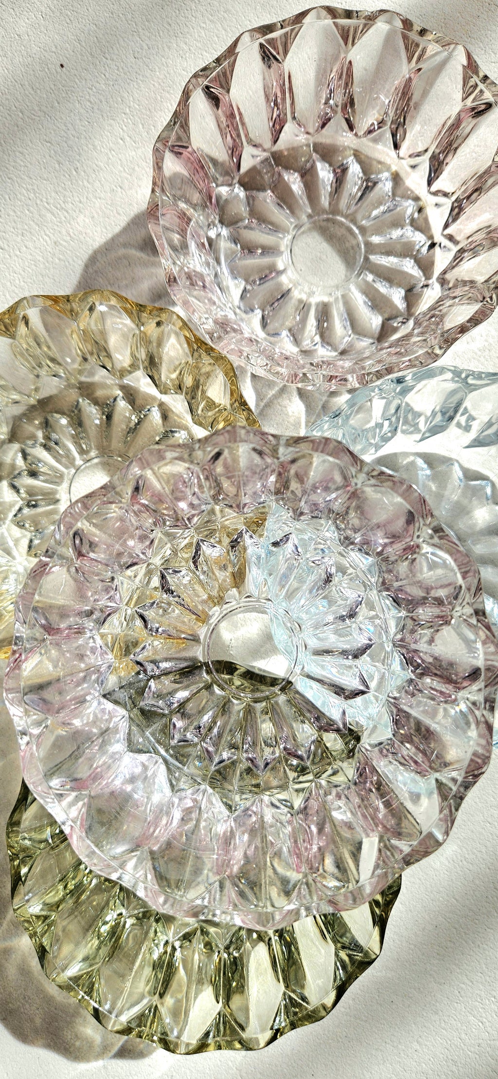 Lot de 5 coupelles vintage en verre coloré facetté