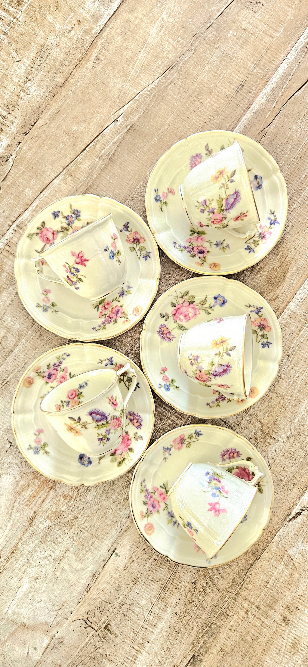 Service à café ancien Bernardaud Limoges en porcelaine fleurie et dorée