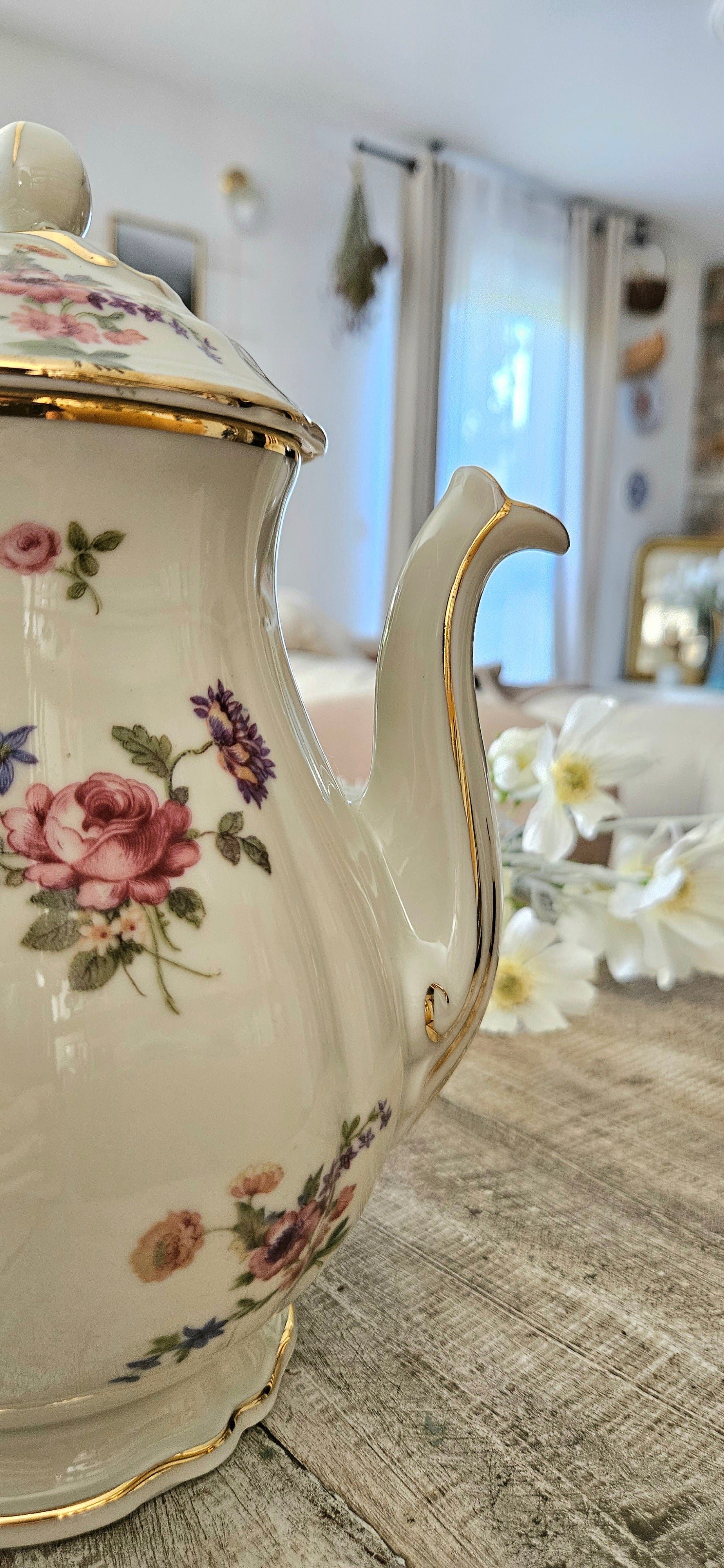 Service à café ancien Bernardaud Limoges en porcelaine fleurie et dorée