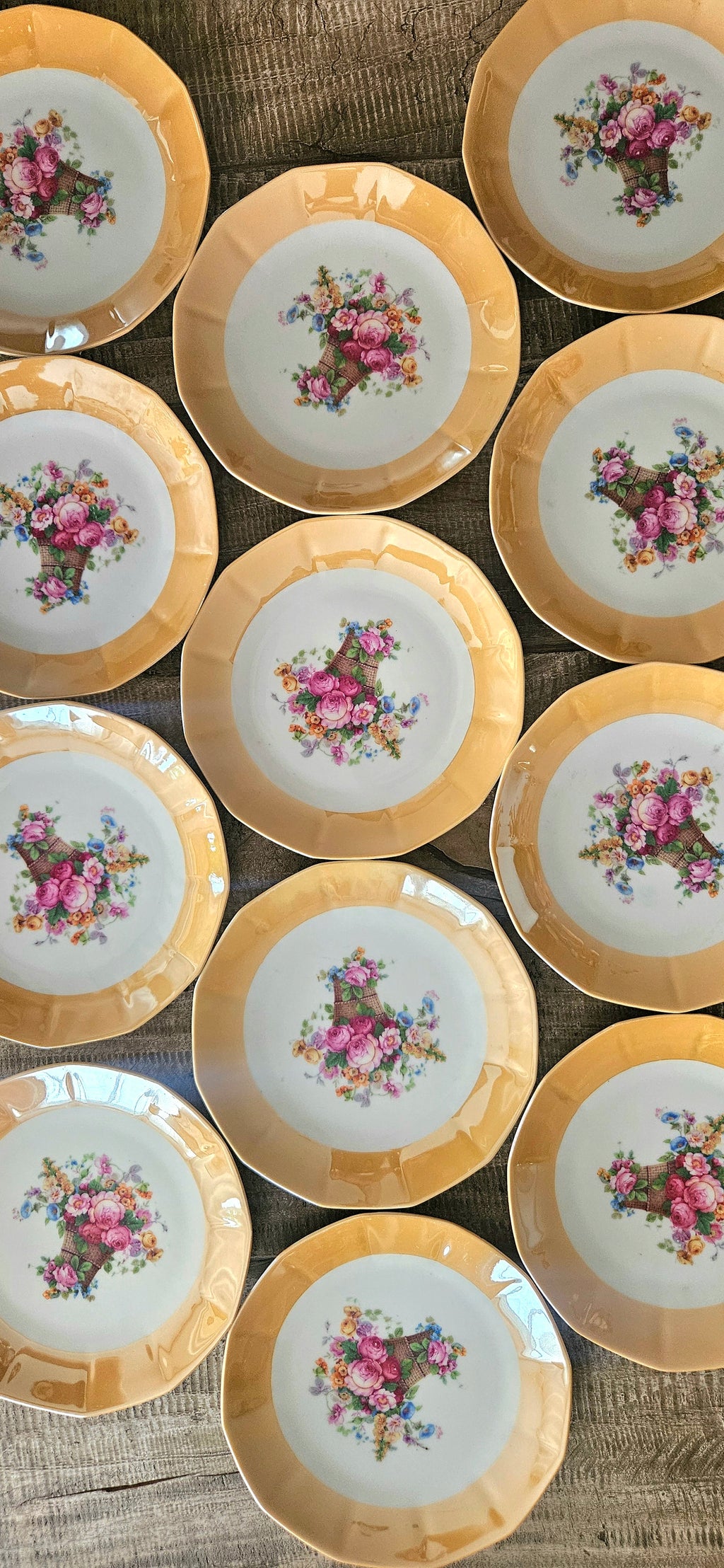 Assiette à dessert vintage panier fleuri, bord pêche nacré, 17,5 cm