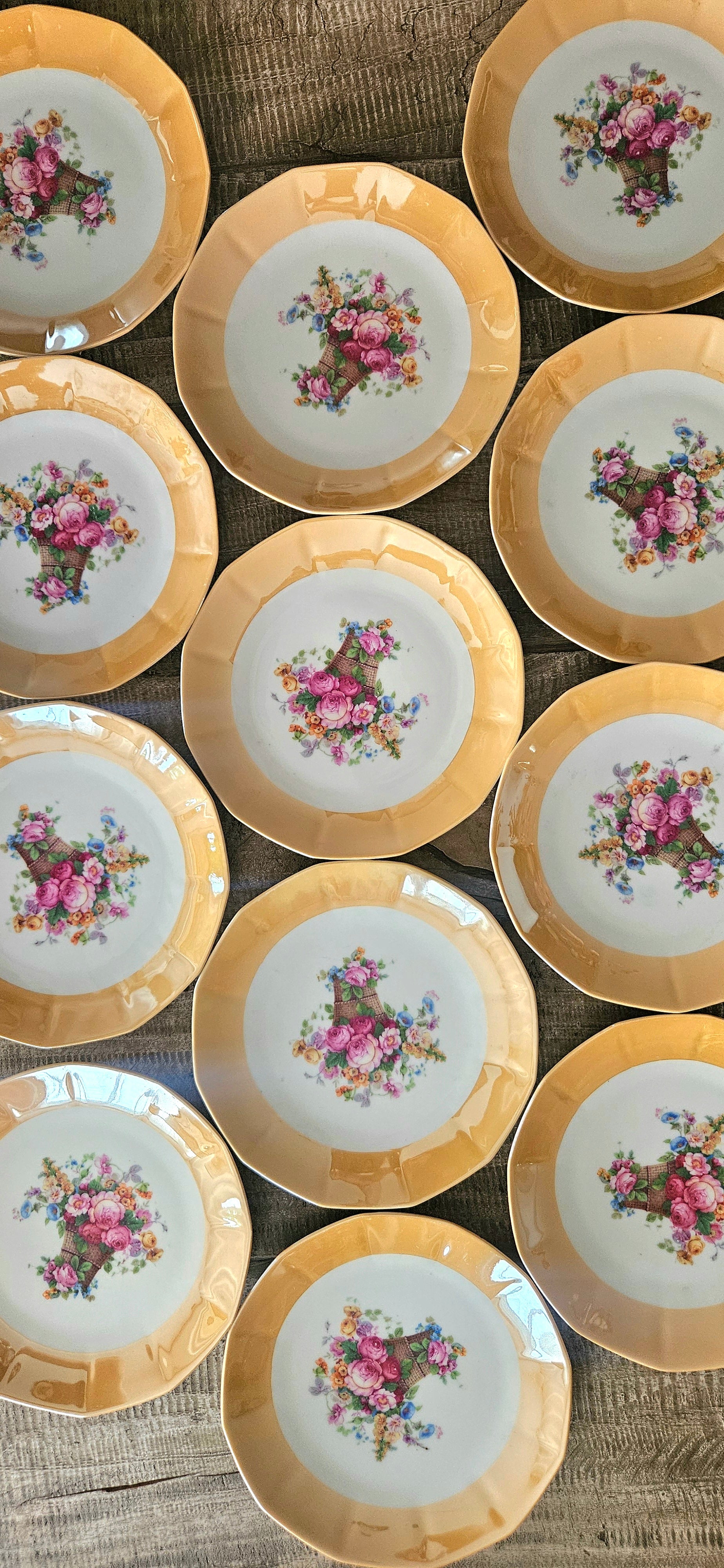Assiette à dessert vintage panier fleuri, bord pêche nacré, 17,5 cm
