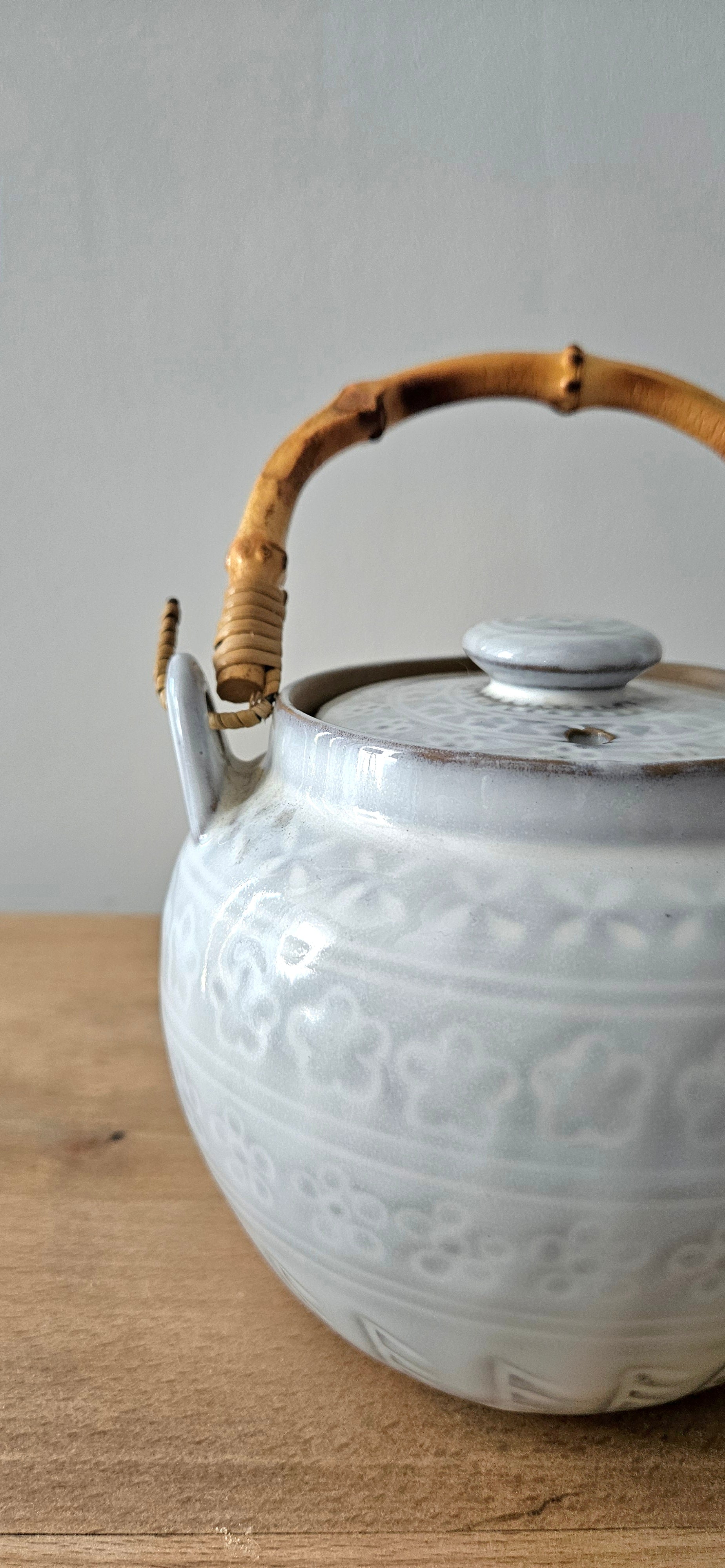 Théière japonaise vintage en céramique et bambou