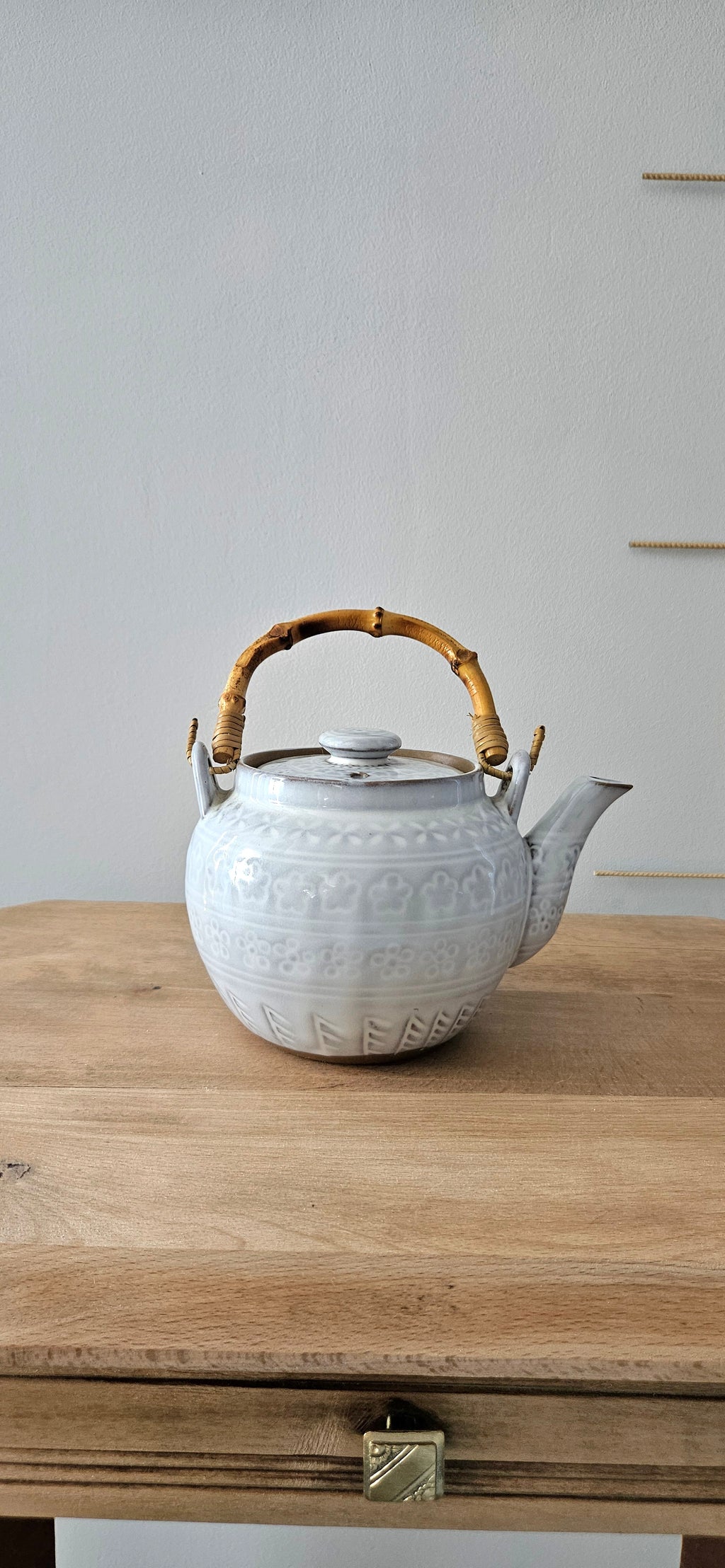 Théière japonaise vintage en céramique et bambou