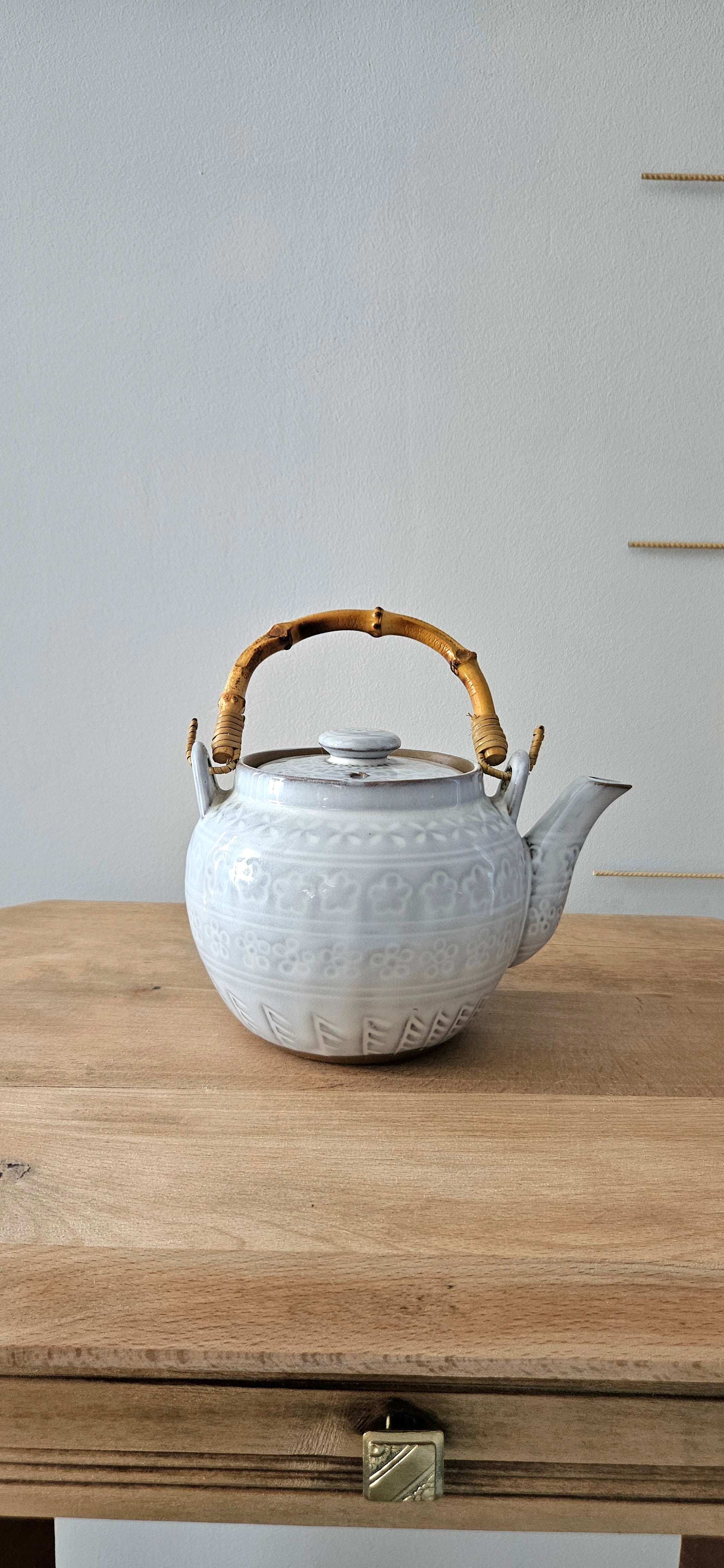 Théière japonaise vintage en céramique et bambou