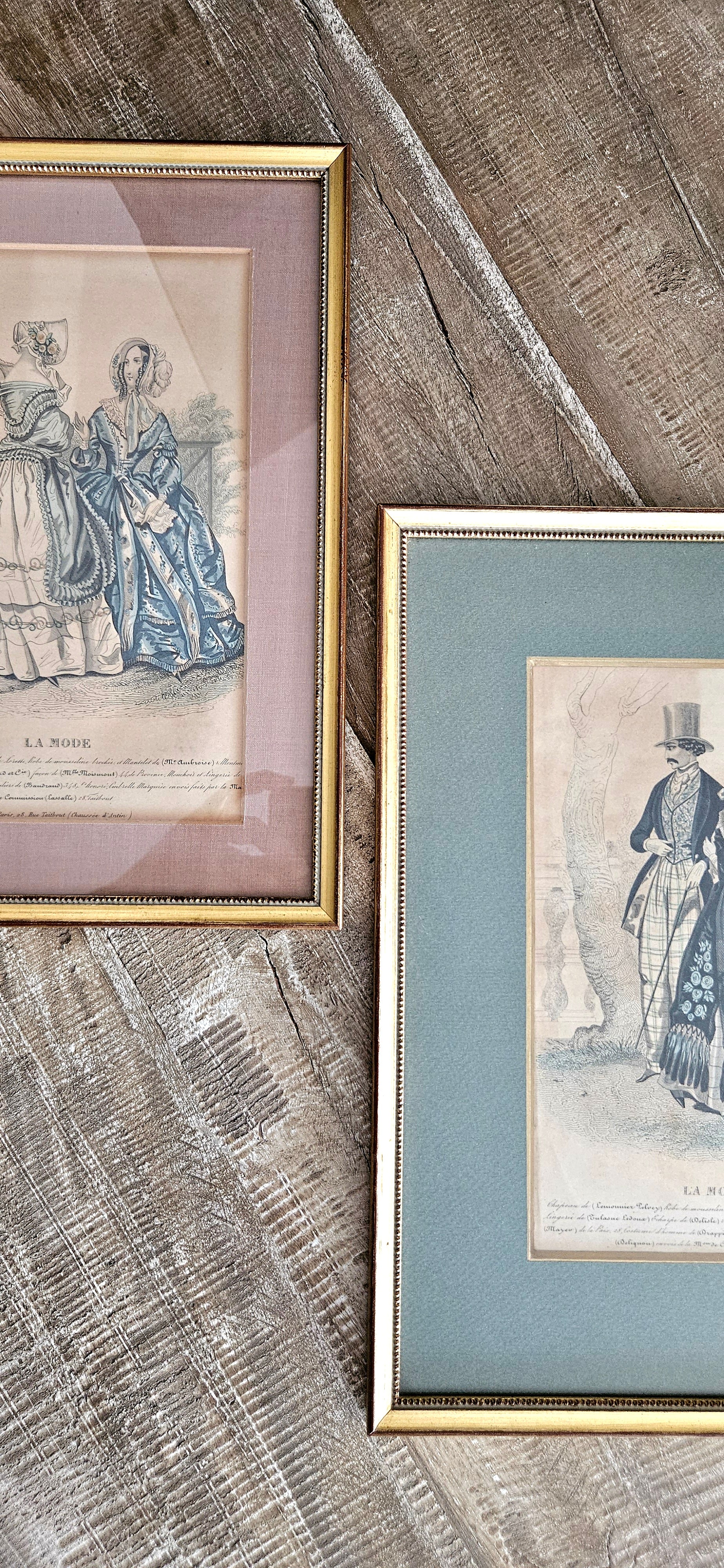 Charmante paire de gravures de mode françaises anciennes