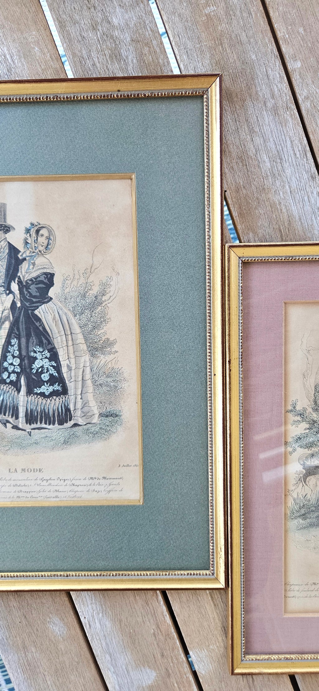 Charmante paire de gravures de mode françaises anciennes