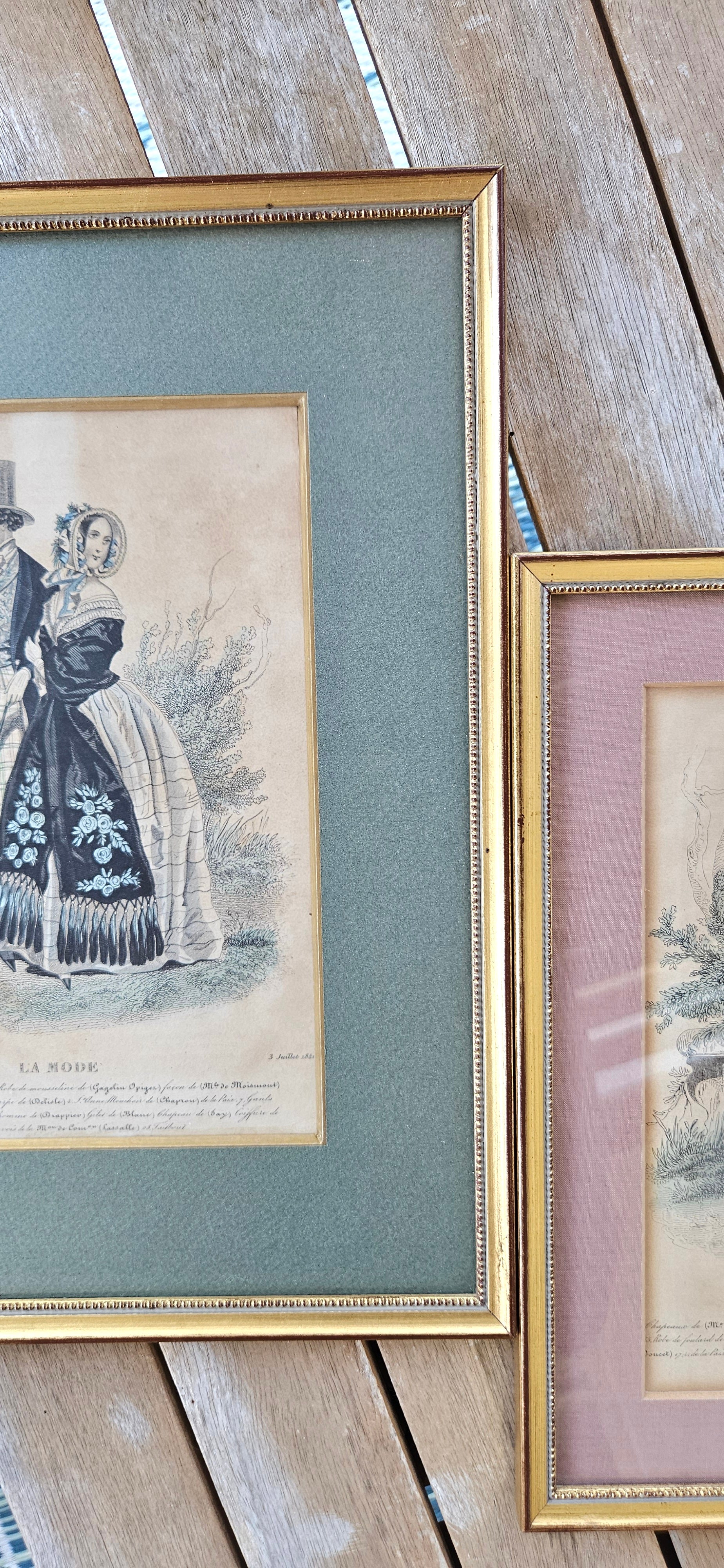 Charmante paire de gravures de mode françaises anciennes