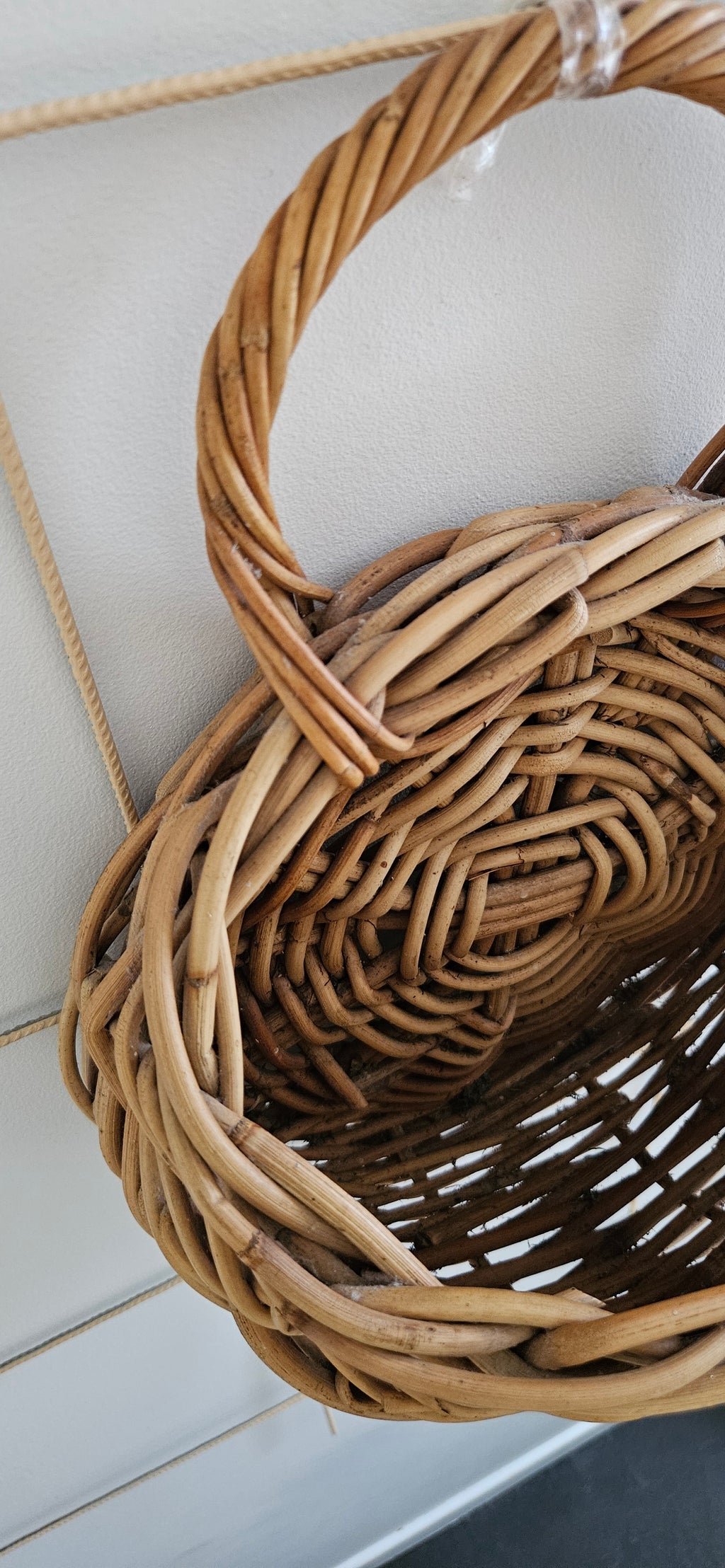 Panier mural en osier