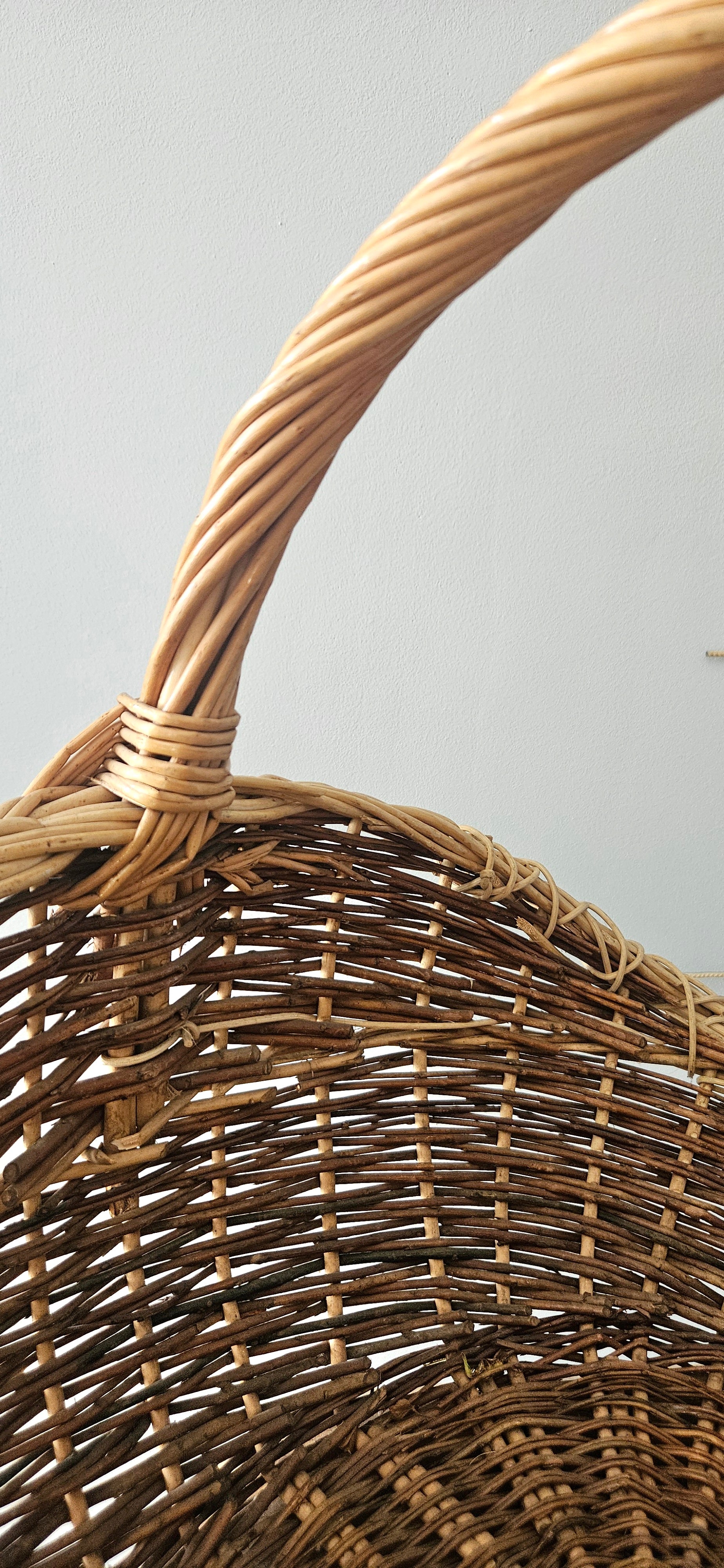 Grand panier vintage en osier tressé