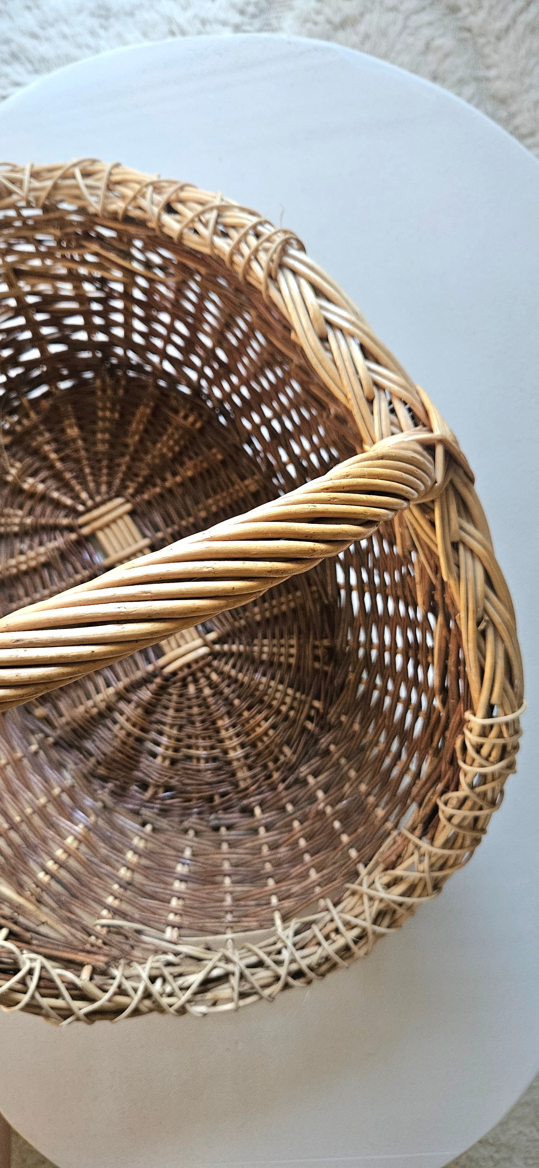 Grand panier vintage en osier tressé