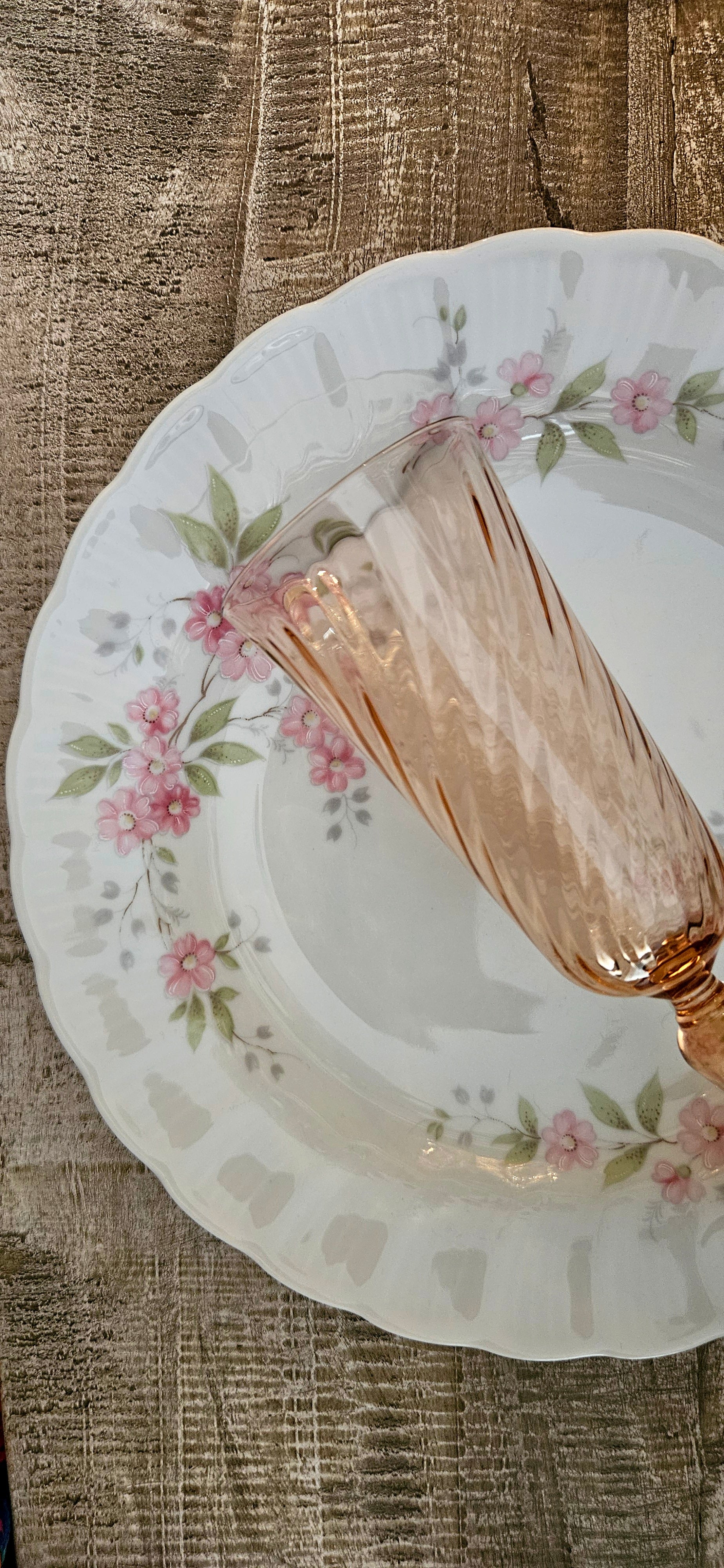 Lot de 6 flûtes à champagne vintage en verre rose