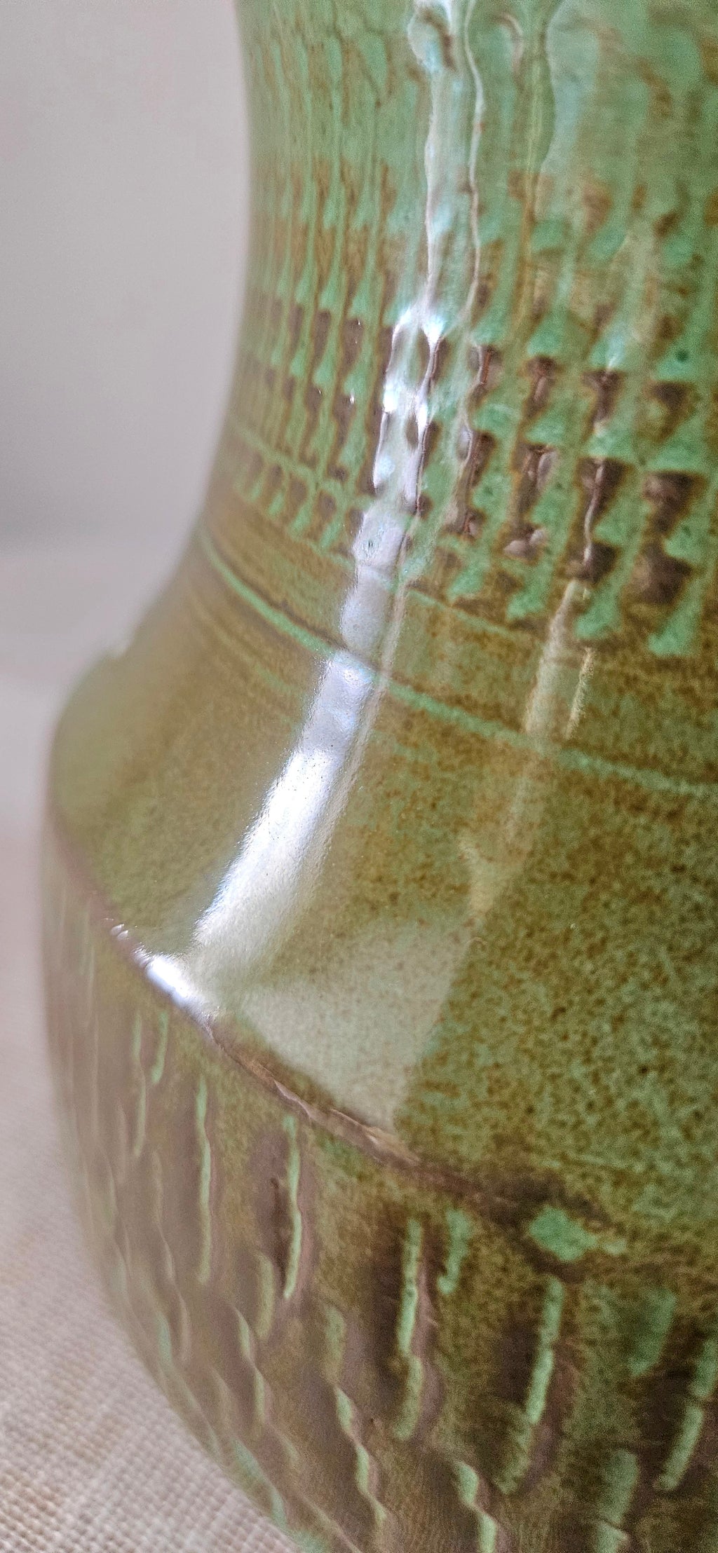 Pichet vintage en grès émaillé vert