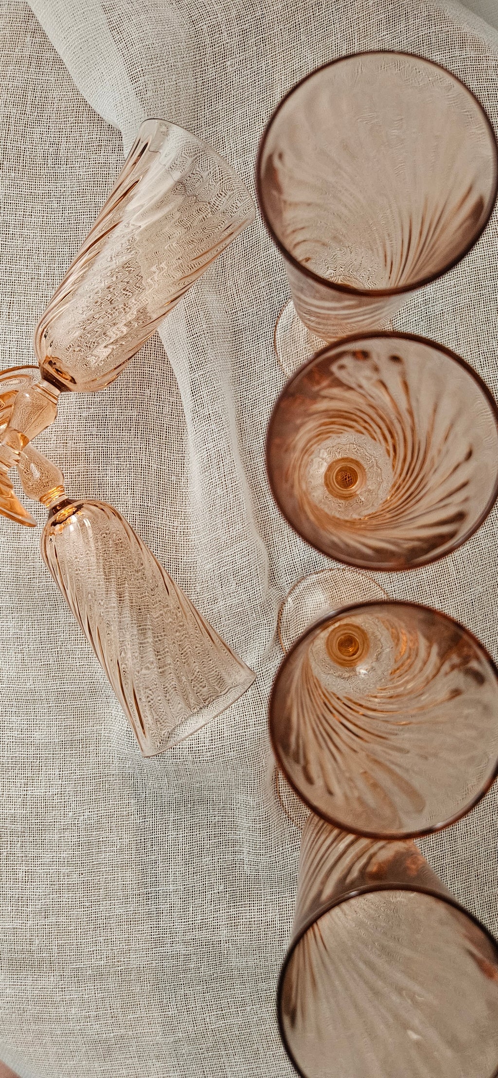 Lot de 6 flûtes à champagne vintage en verre rose