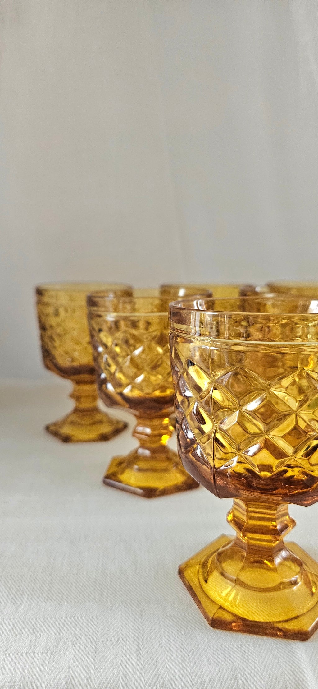 Lot de 6 verres sur pied ambrés vintage