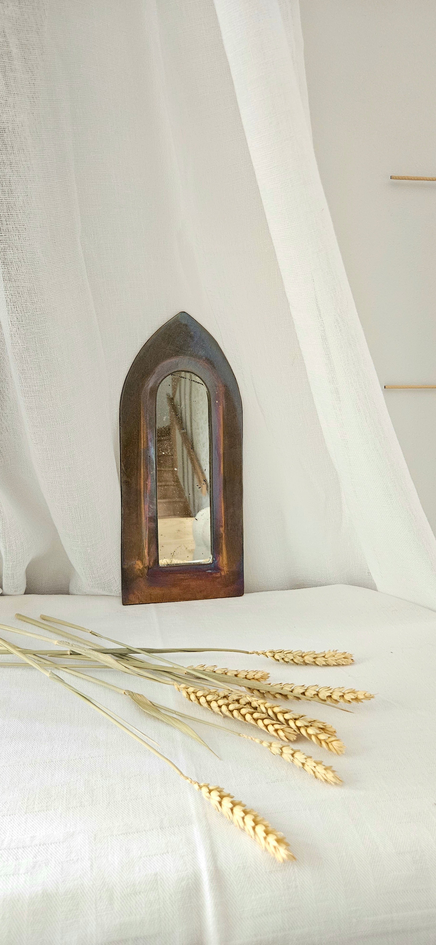 Petit miroir ancien forme arche - laiton