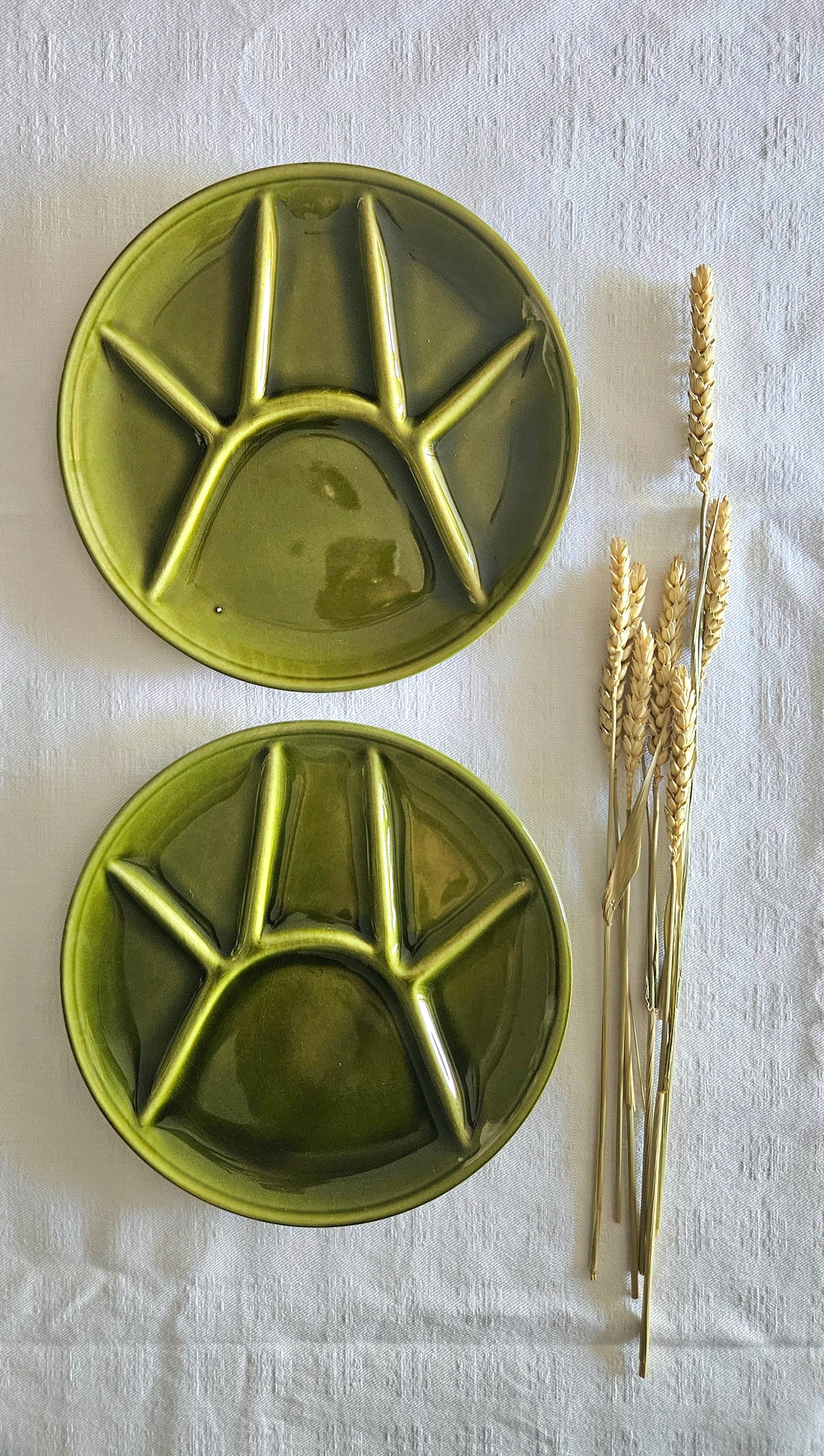 2 assiettes vintage compartimentées années 70