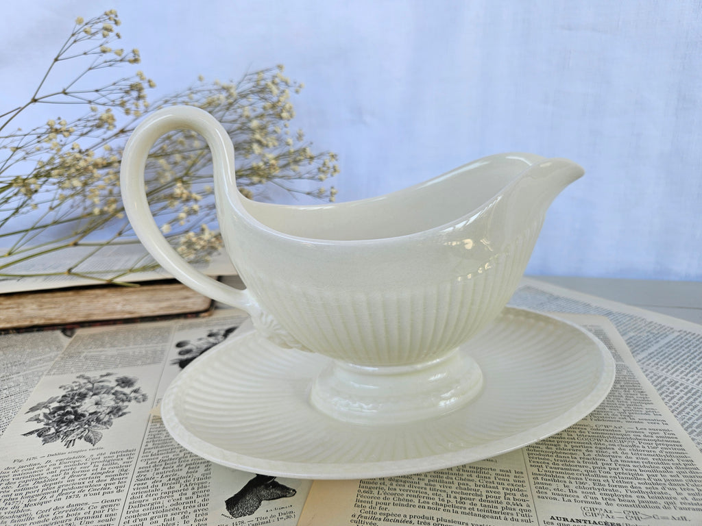 Saucière ancienne Wedgwood Edme avec son dormant