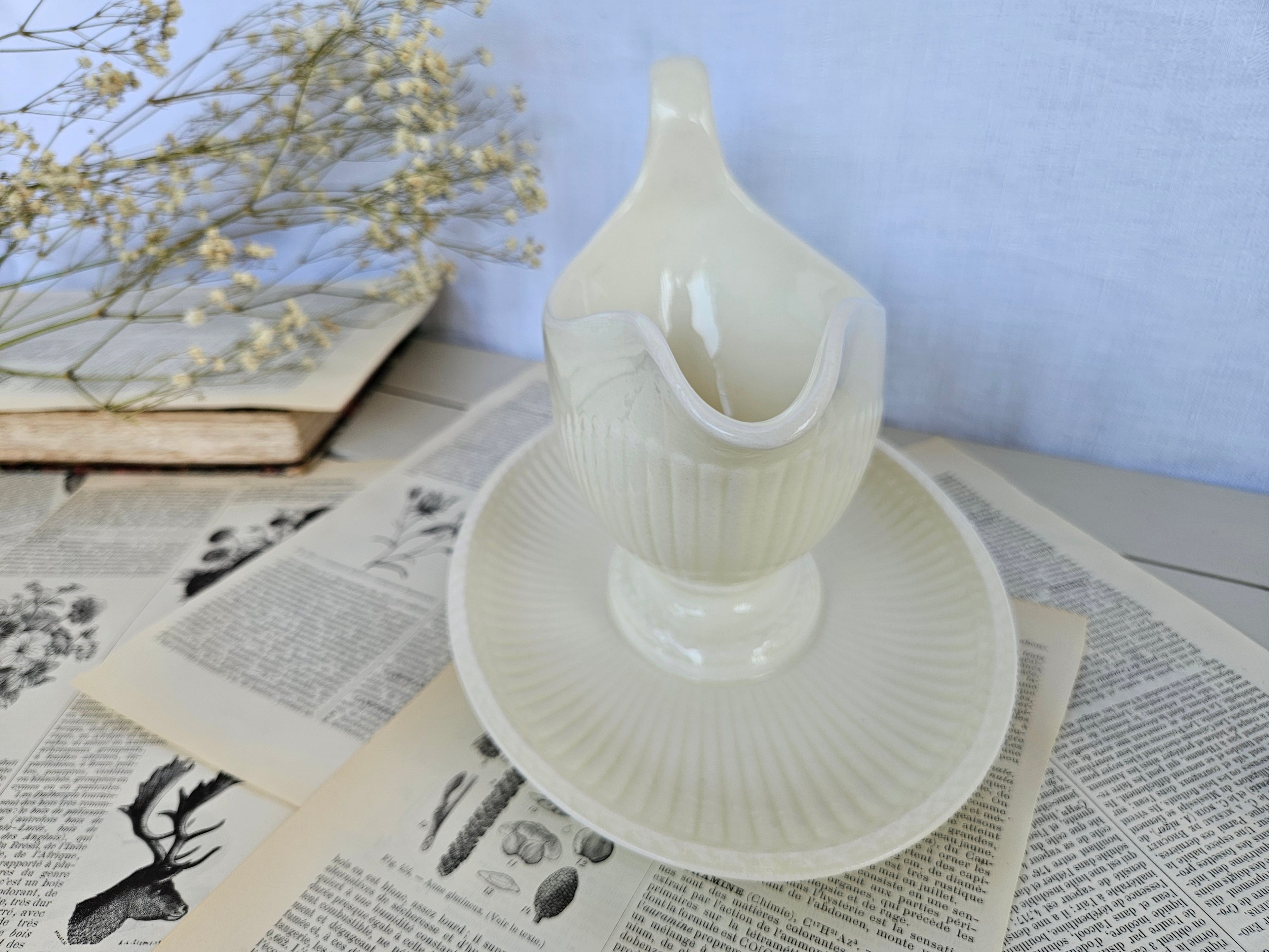 Saucière ancienne Wedgwood Edme avec son dormant