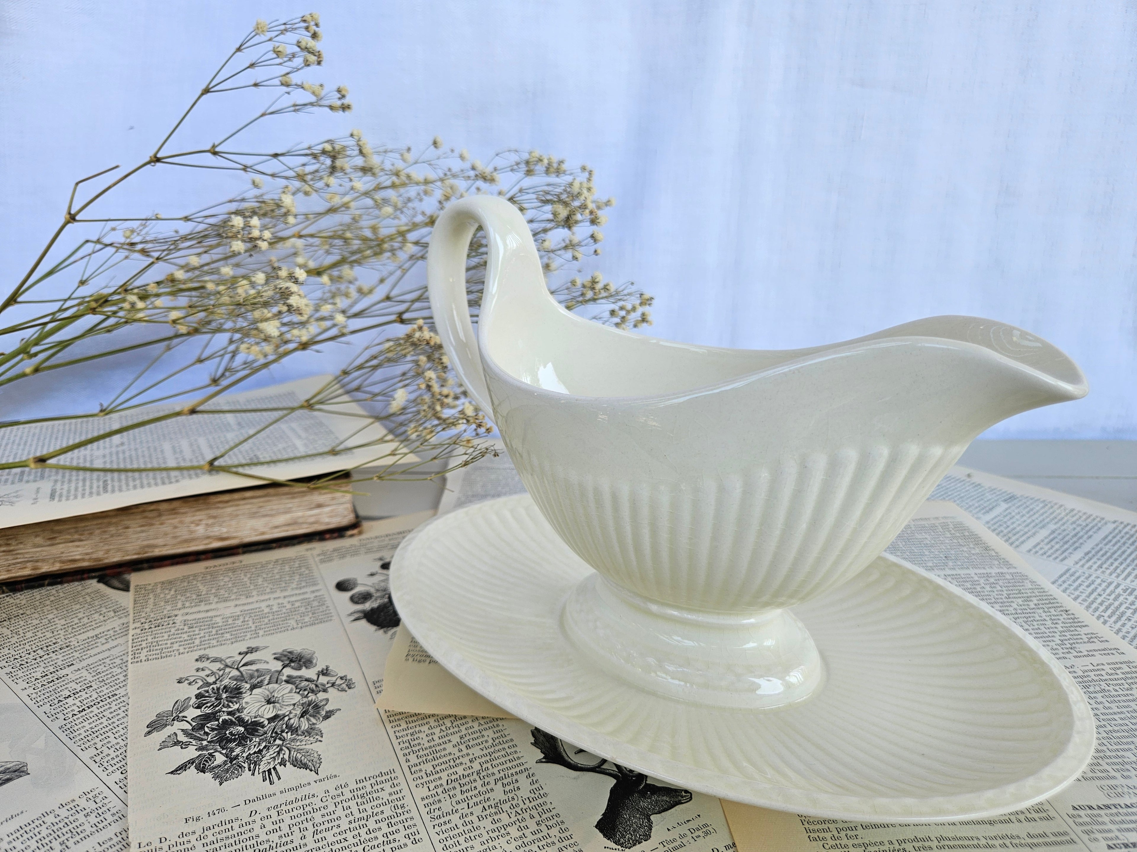Saucière ancienne Wedgwood Edme avec son dormant