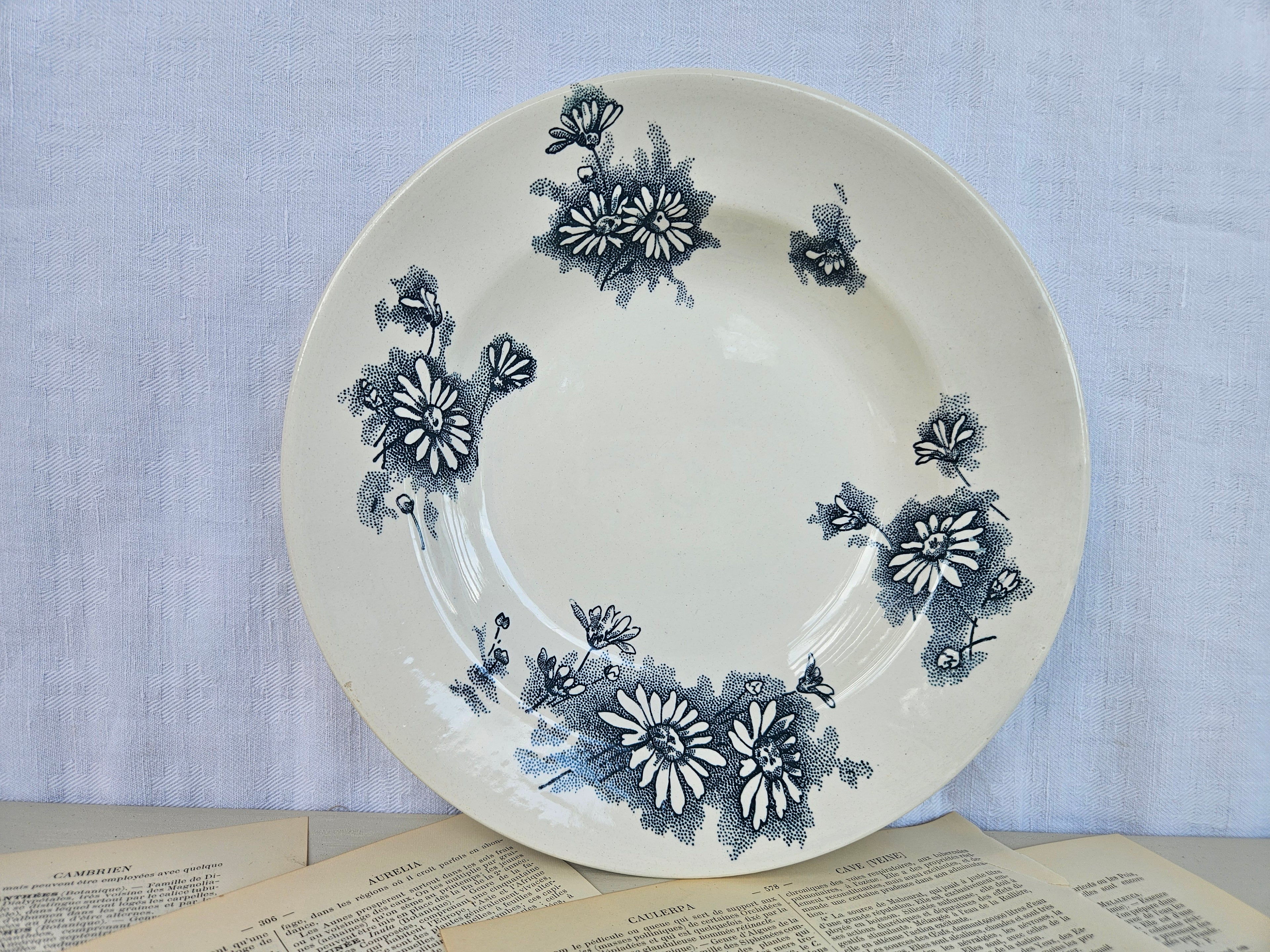 Assiette creuse Faïencerie Nouvelle Givors modèle Marguerite – Terre de fer