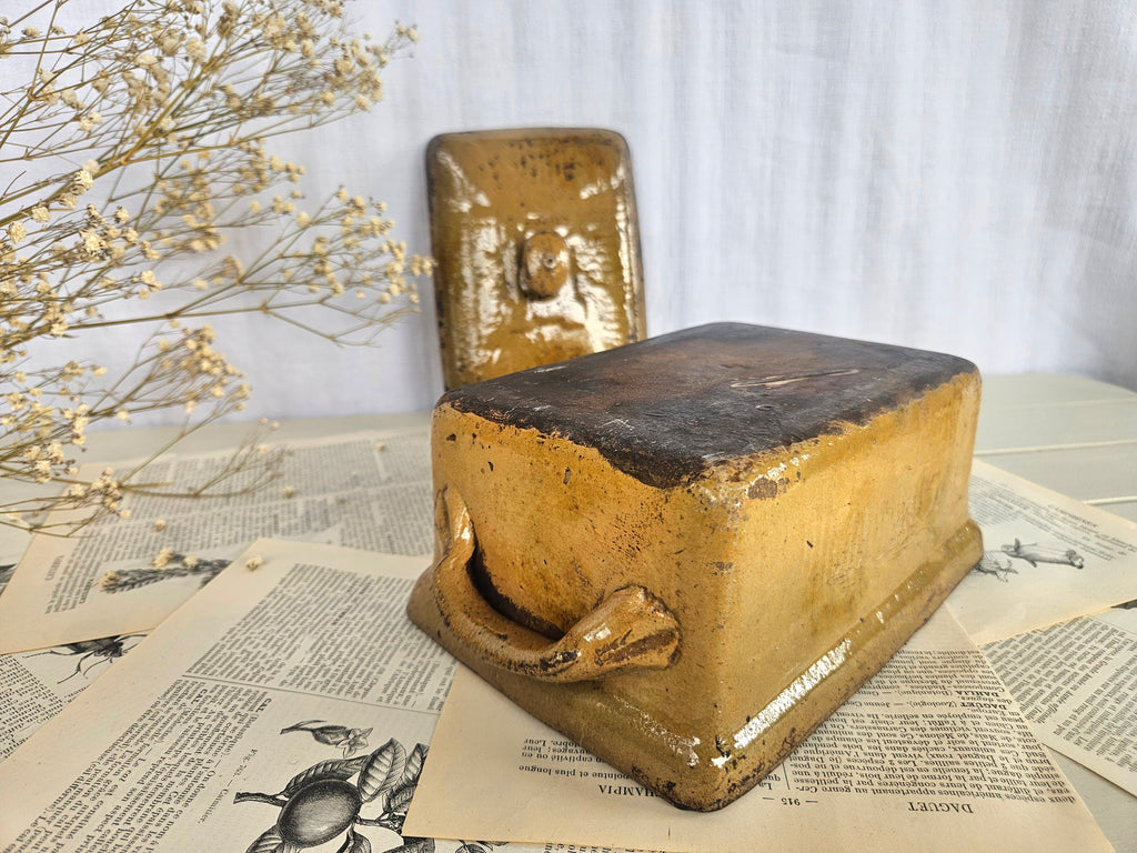 Ancienne terrine en grès émaillé miel avec couvercle