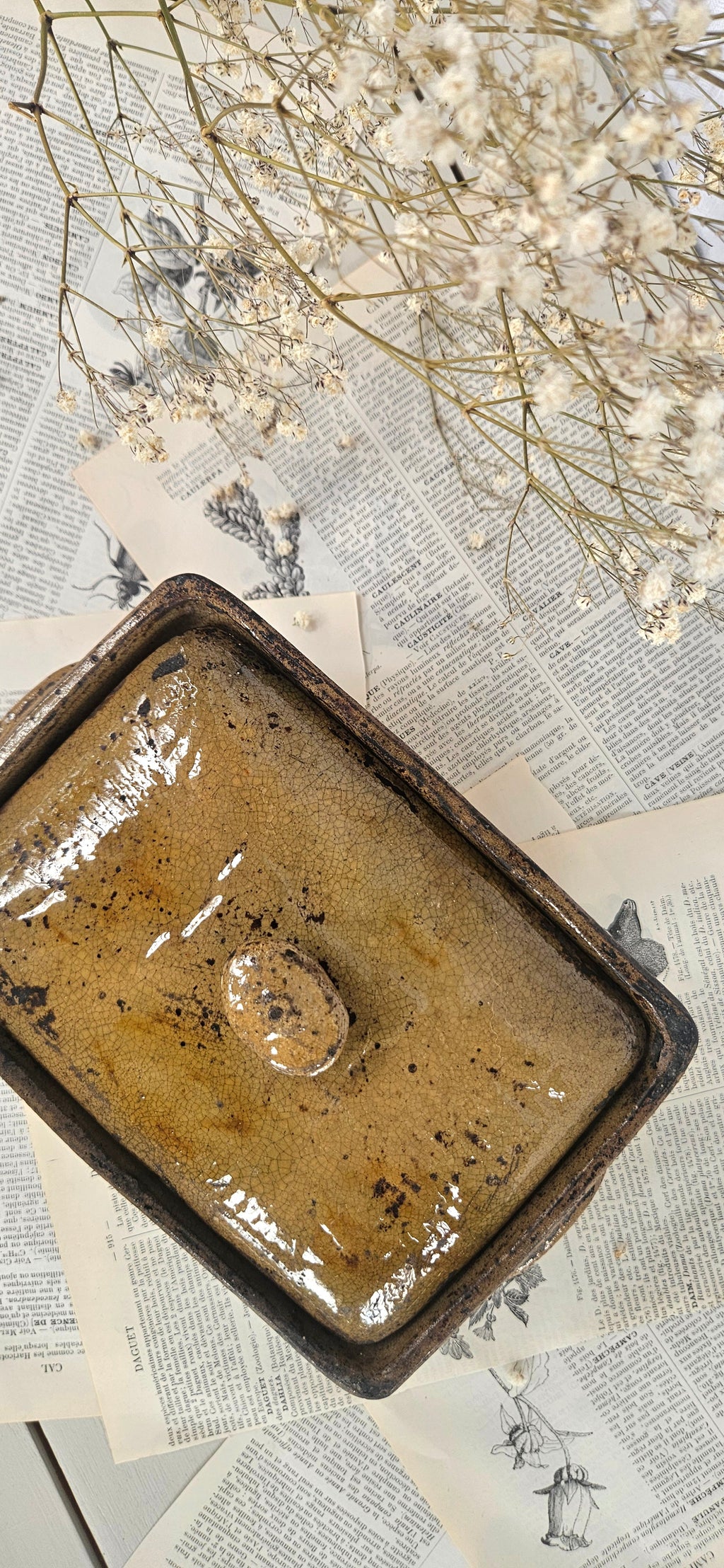 Ancienne terrine en grès émaillé miel avec couvercle
