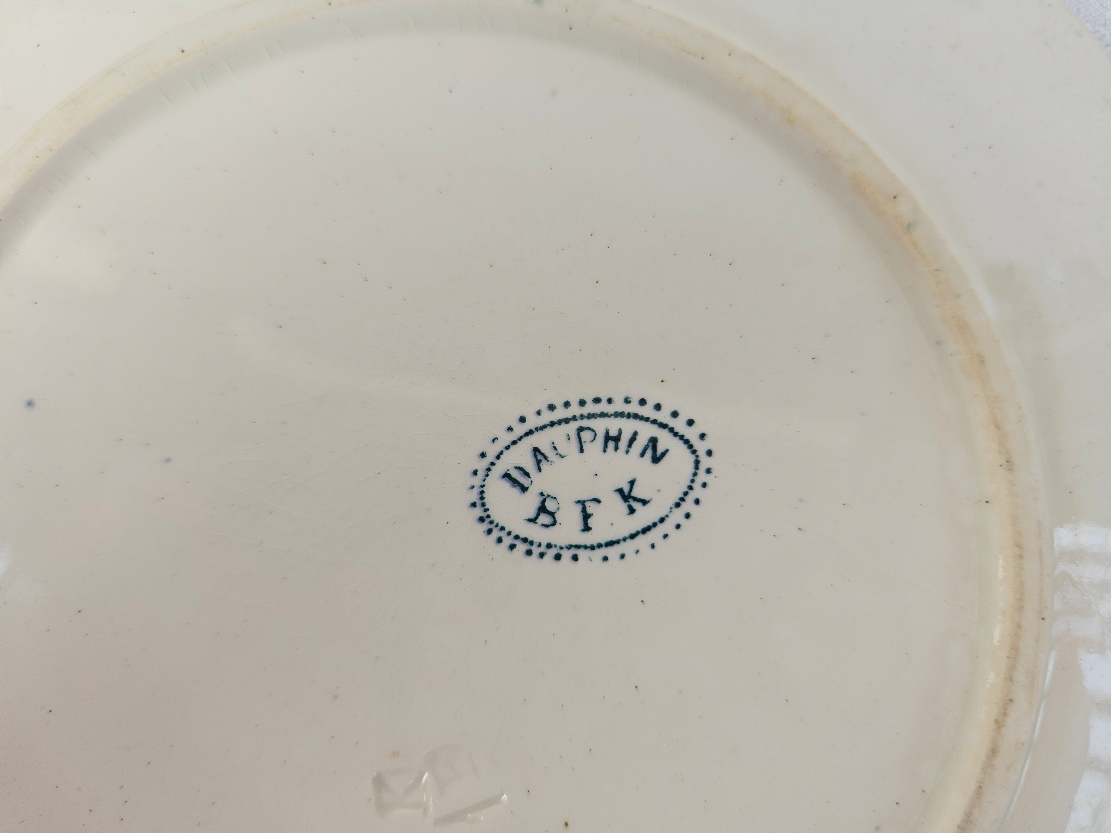 4 assiettes à dessert anciennes Terre de Fer BFK Boch Frères Keramis modèle Dauphin