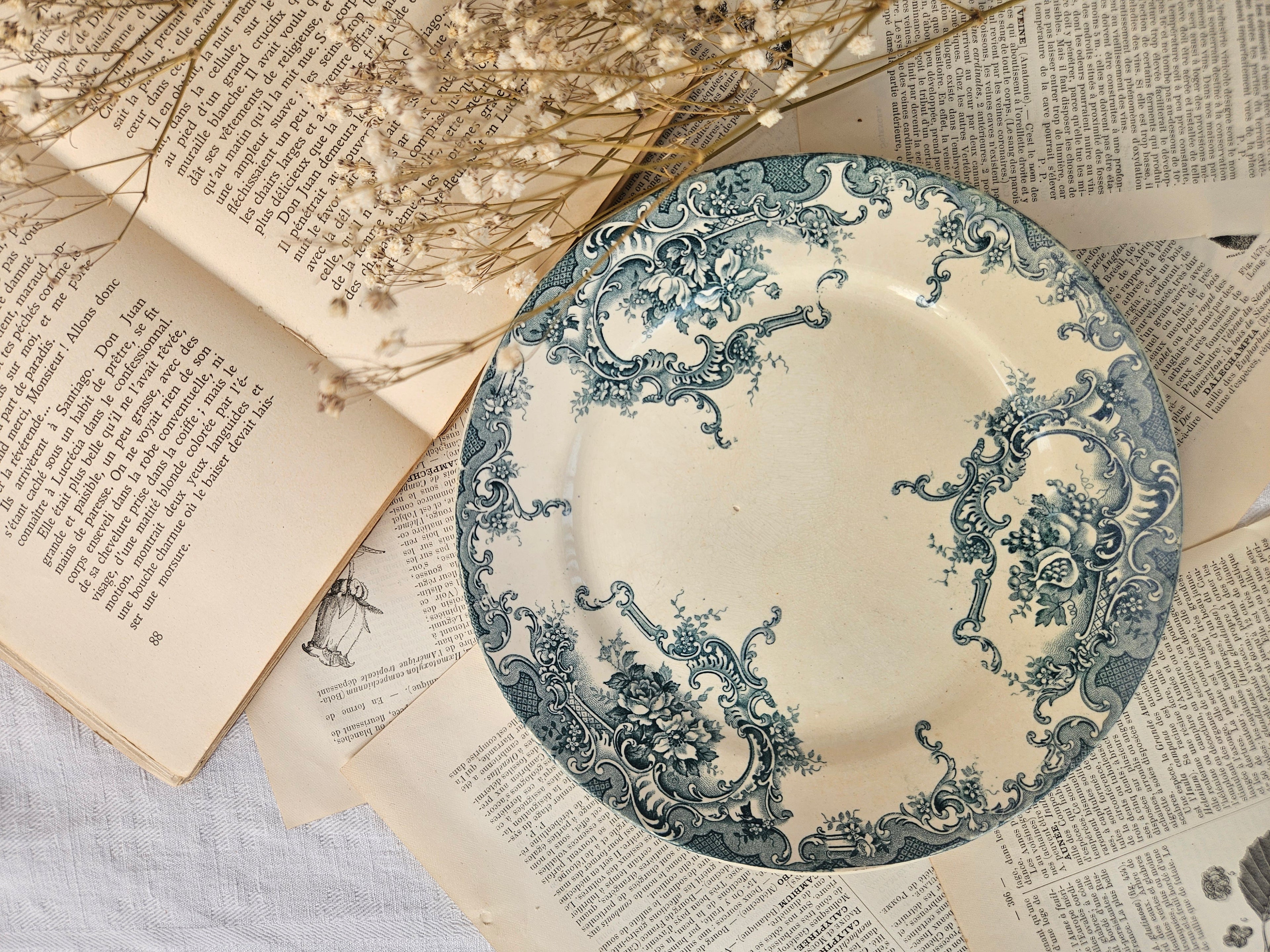 4 assiettes à dessert anciennes Terre de Fer BFK Boch Frères Keramis modèle Dauphin