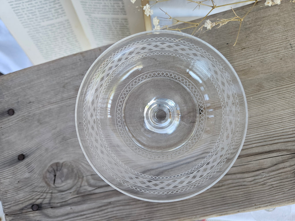 Lot de 5 coupes à champagne anciennes en verre gravé