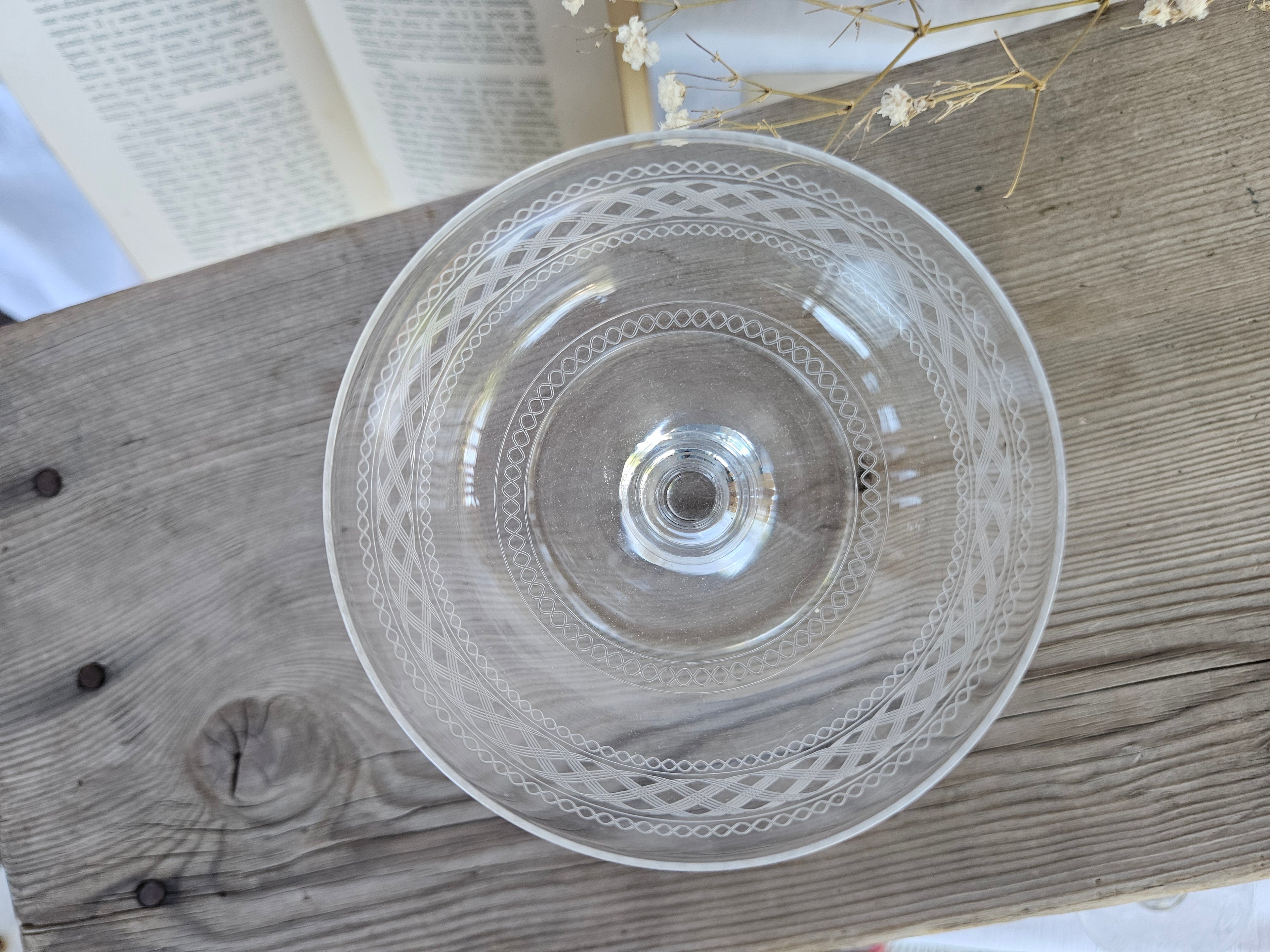 Lot de 5 coupes à champagne anciennes en verre gravé