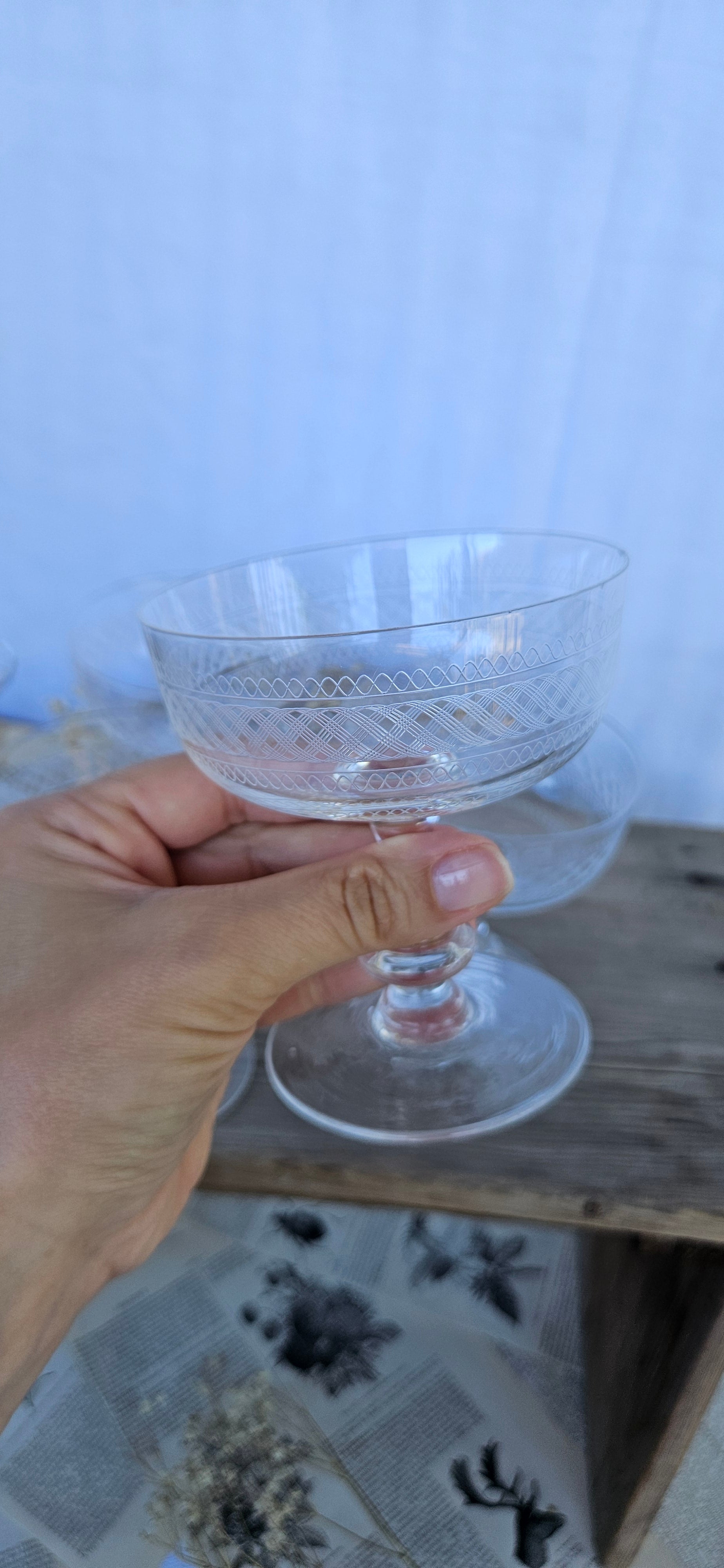Lot de 5 coupes à champagne anciennes en verre gravé