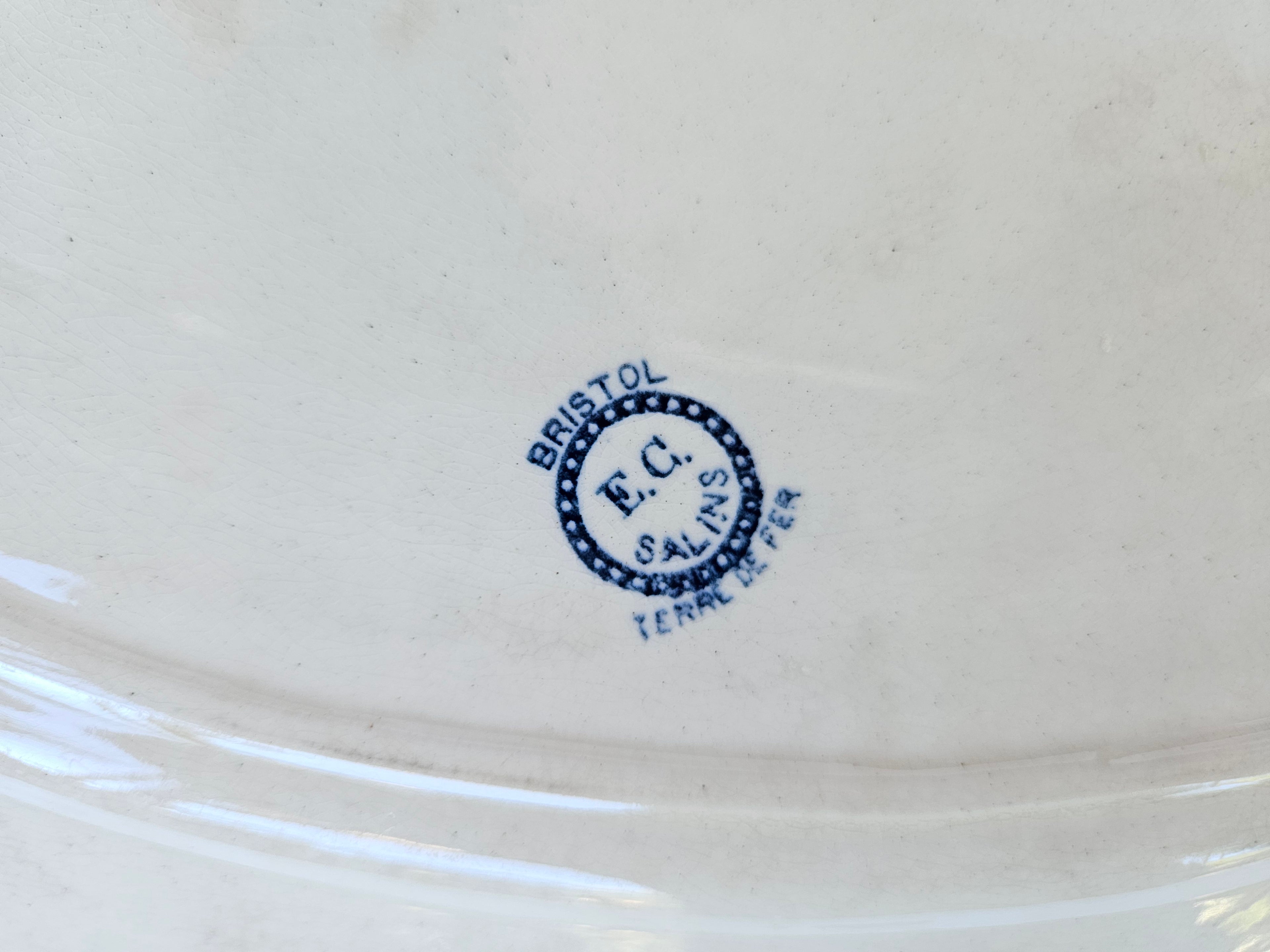 Grand plat ovale ancien E.C. Salins Bristol | Terre de fer française