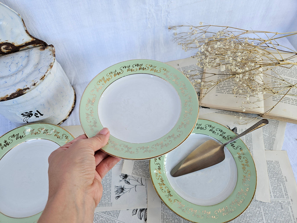 Assiette à dessert ancienne Amandinoise Poreylor 19 cm vert amande et dorure