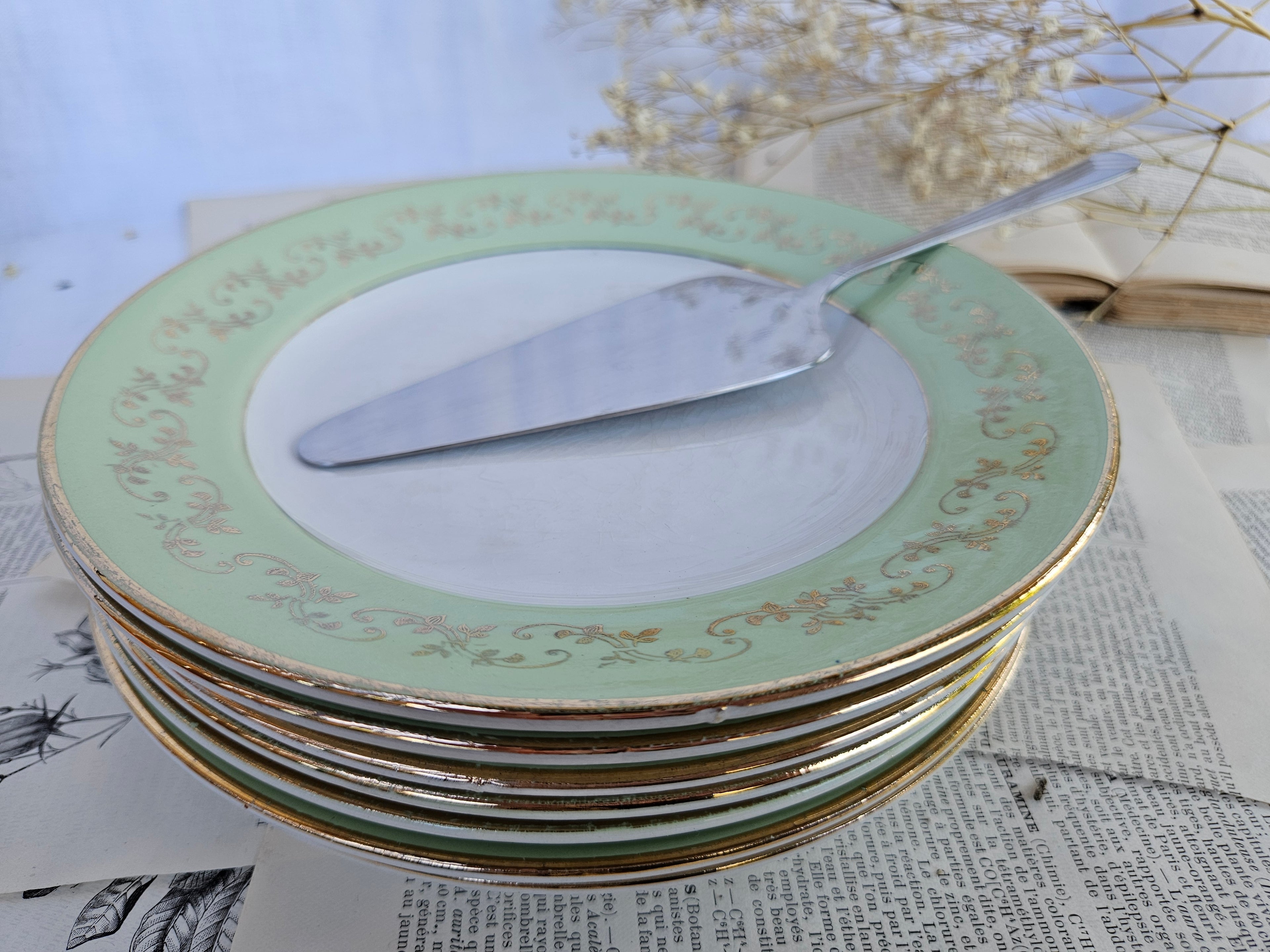 Assiette à dessert ancienne Amandinoise Poreylor 19 cm vert amande et dorure