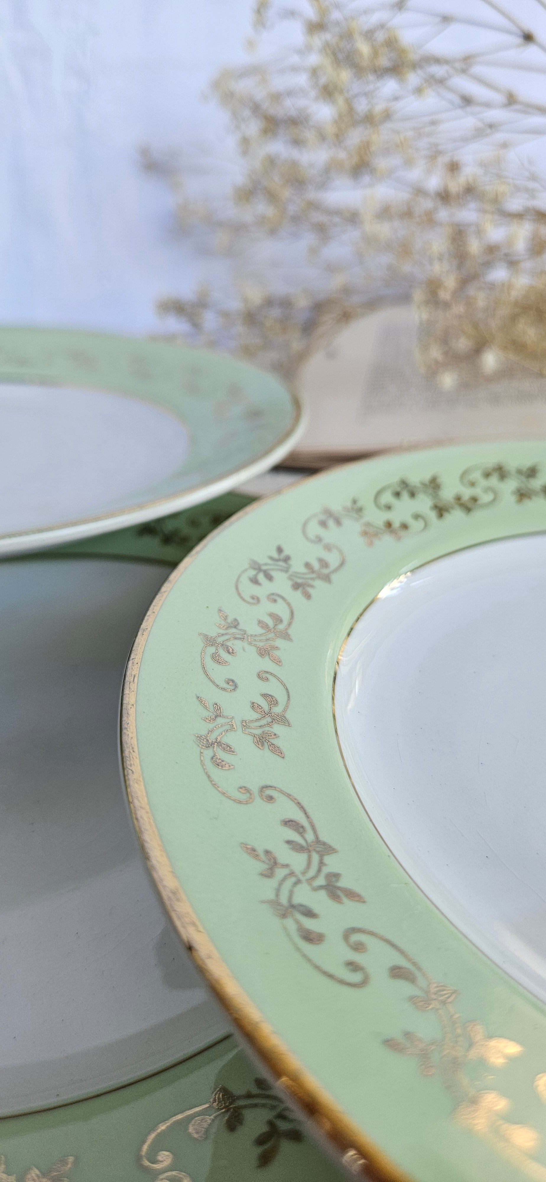 Assiette à dessert ancienne Amandinoise Poreylor 19 cm vert amande et dorure