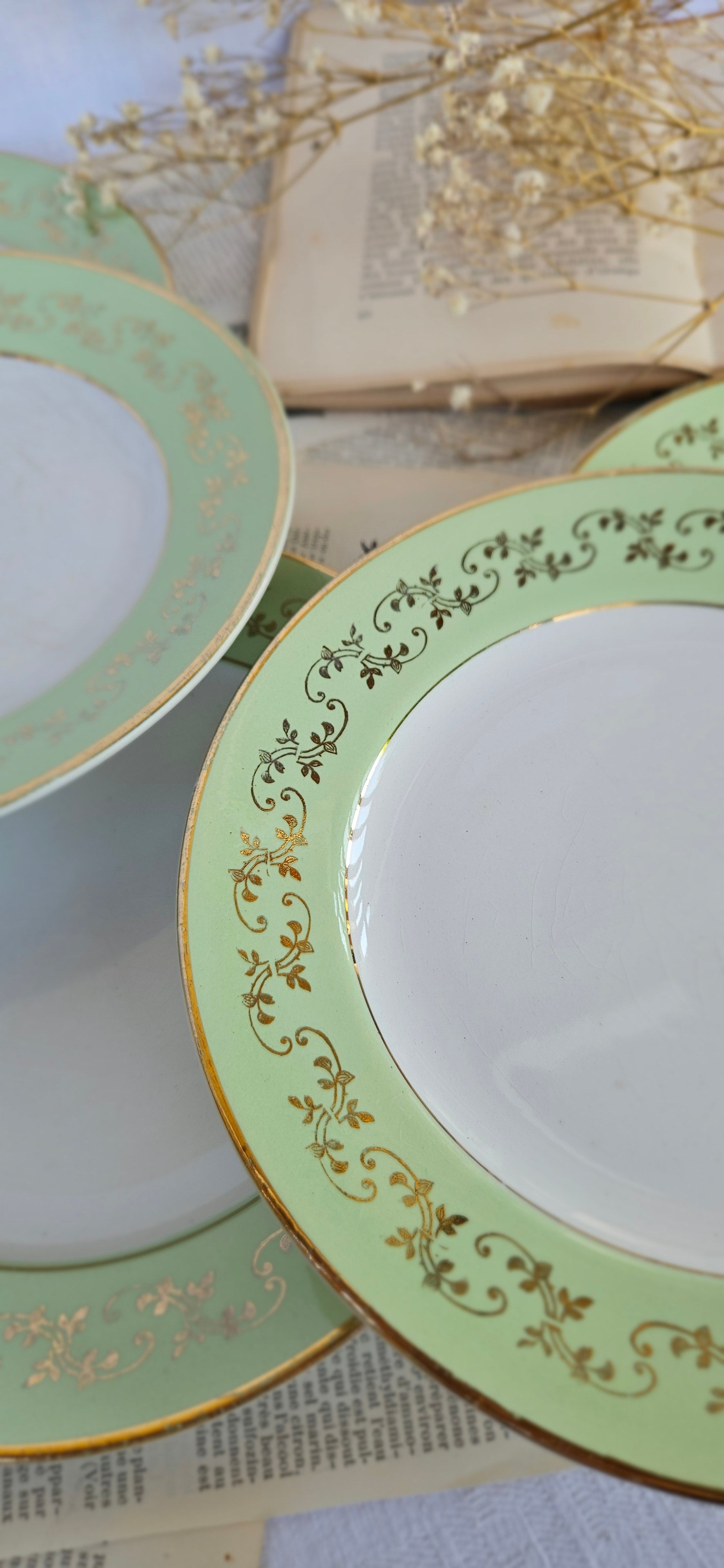 Assiette à dessert ancienne Amandinoise Poreylor 19 cm vert amande et dorure