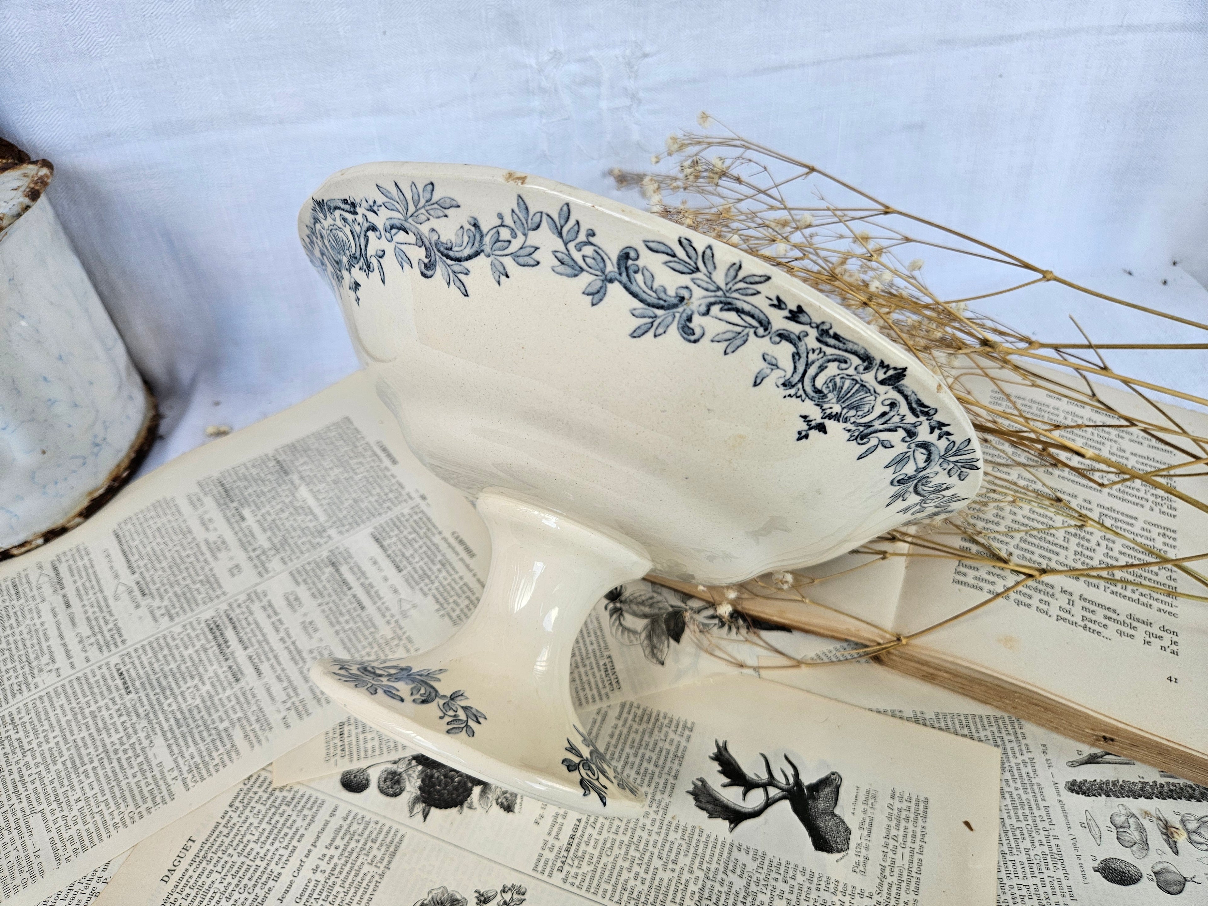Coupe sur piédouche Longchamp ancienne bleue