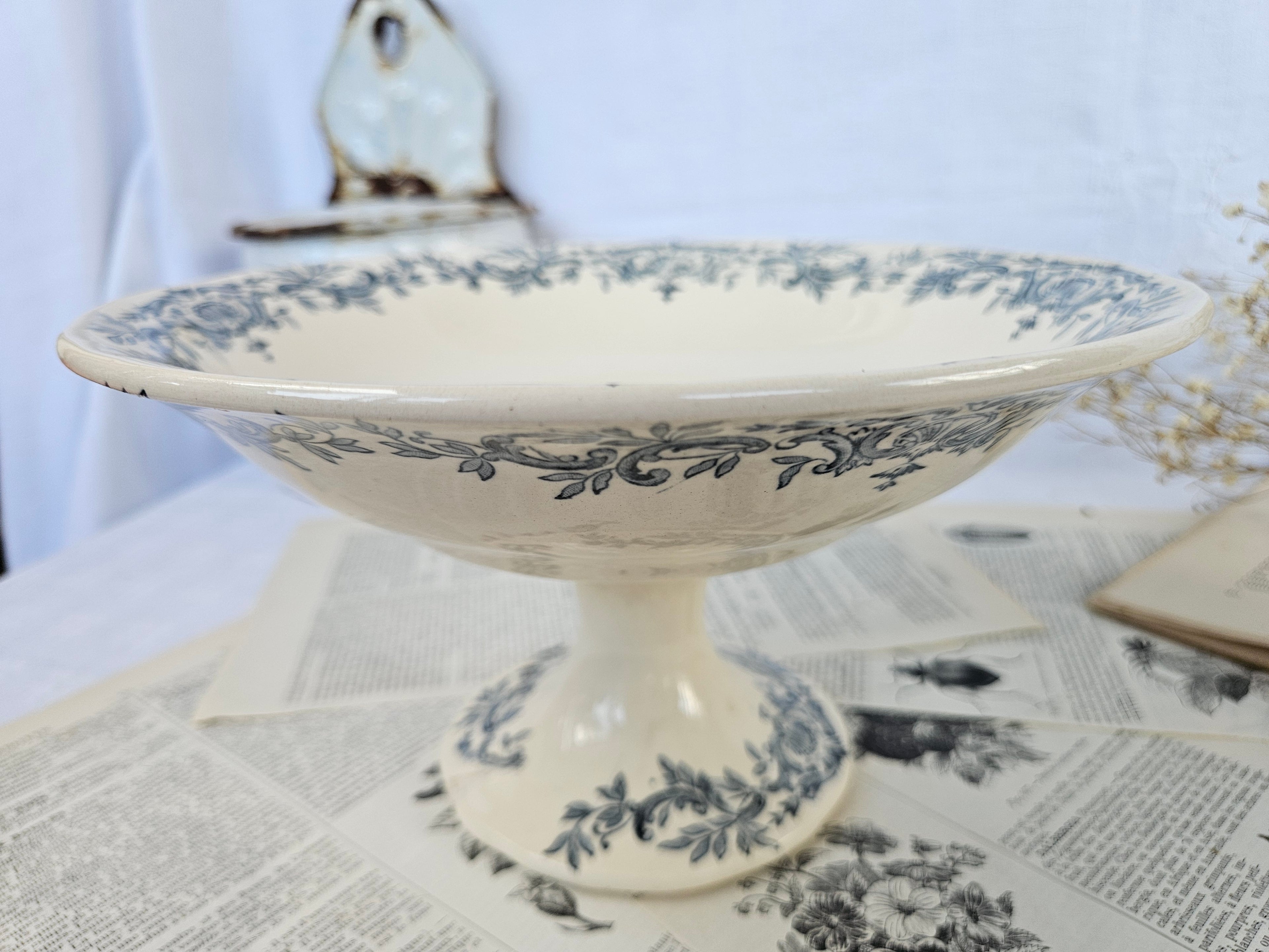 Coupe sur piédouche Longchamp ancienne bleue