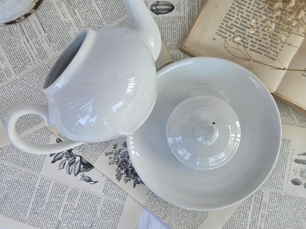 Théière vintage Apilco France avec soucoupe assortie | Porcelaine blanche | Service à thé français