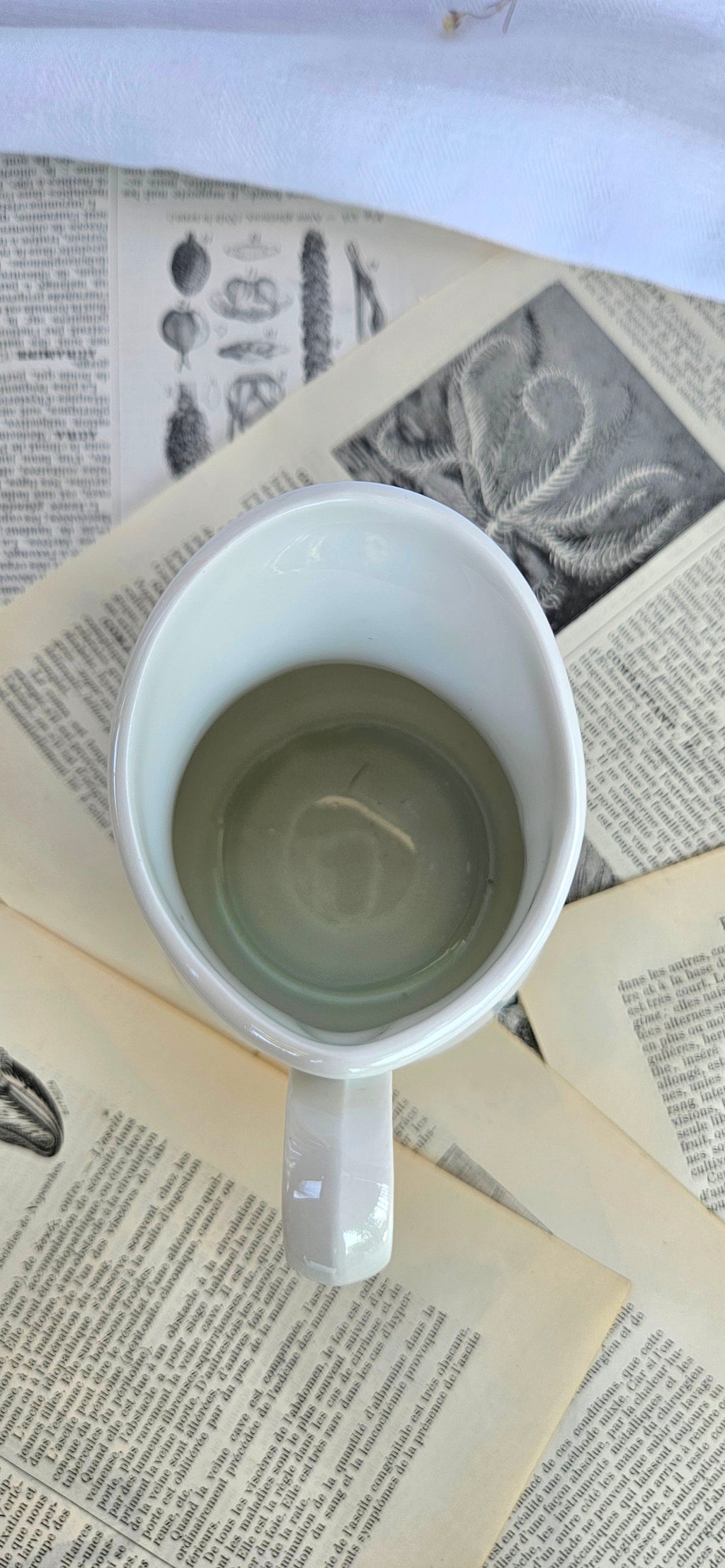 Pot à lait Chauvigny FD France en porcelaine blanche