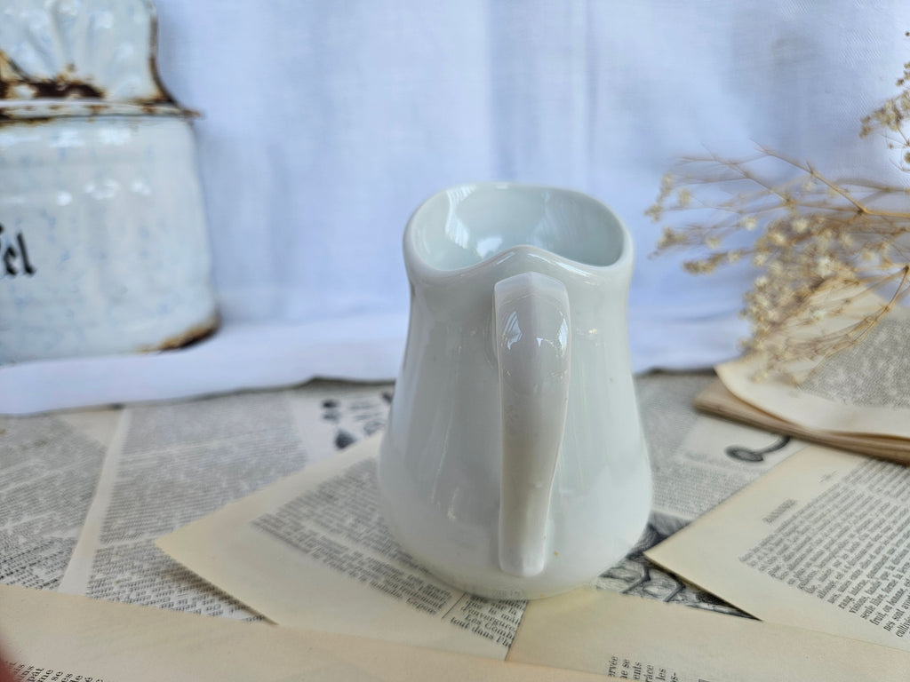 Pot à lait Chauvigny FD France en porcelaine blanche